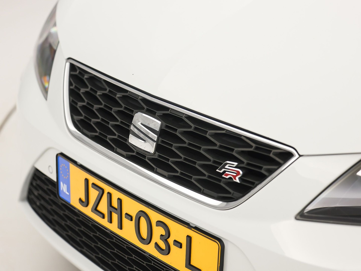 SEAT Leon 1.4 TSI FR Sport 150Pk Automaat (PANORAMADAK, NAVIGATIE, CLIMATE, STOELVERWARMING, SPORTSTOELEN, LED KOPLAMPEN, CRUISE, PARKEERSENSOREN, NIEUWSTAAT)