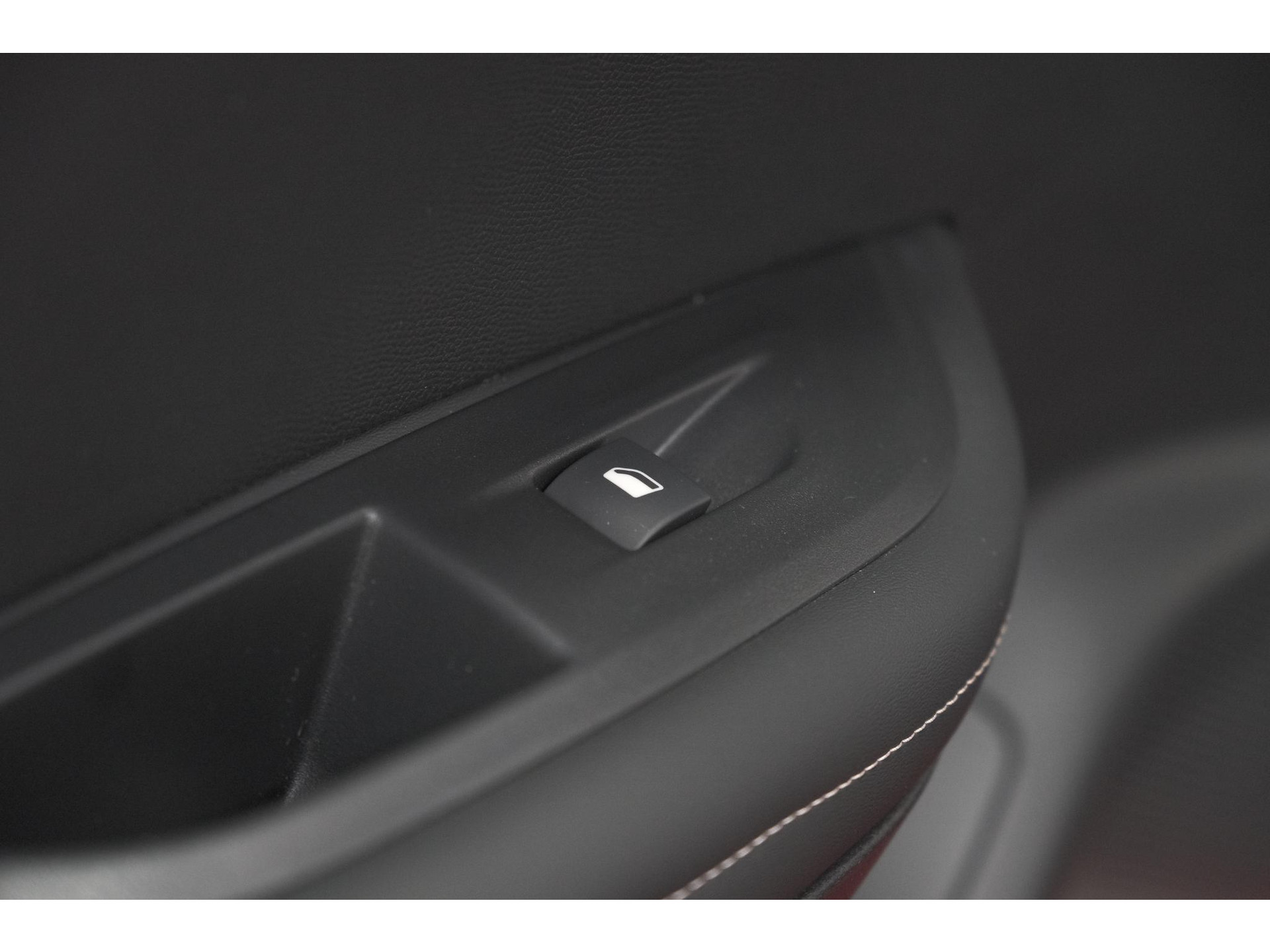 Peugeot 2008 1.2 Hybrid 145 Allure | 360 Camera | Adaptieve Cruise Control | Dodehoekdetectie | Apple Carplay