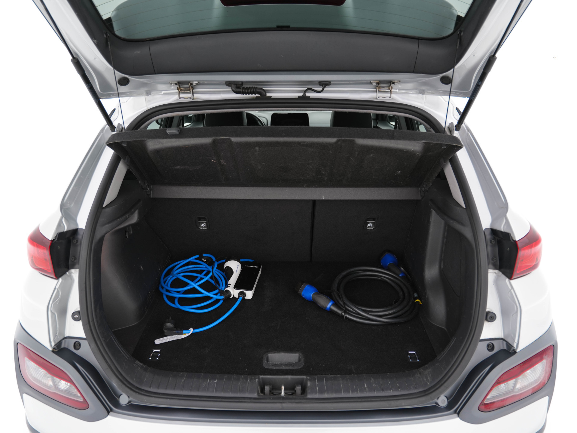 Hyundai Kona EV Fashion 64 kWh (3-Fase) {SOH-100%} (INCL-BTW)  Aut * HEATPUMP | NAVI-FULLMAP | LEATHER-FABRIC | KEYLESS | CAMERA | DAB | ECC | PDC | ADAPTIVE-CRUISE | LANE-ASSIST | HEATED SEATS | PRIVACY-GLASS | HEAD-UP | SHIFT-PADDLES | 17"A