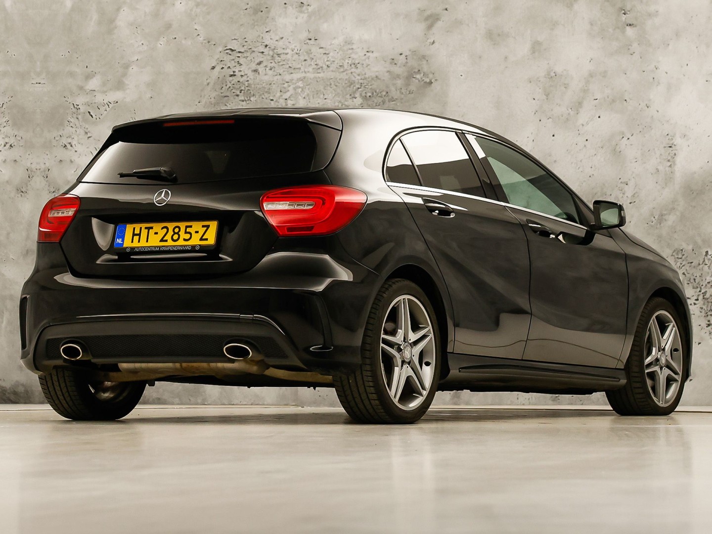 Mercedes-Benz A-Klasse 180 AMG Prestige Sport (NAVIGATIE, SPORTSTOELEN, MEMORY SEAT, STOELVERWARMING, LM VELGEN, GETINT GLAS, NIEUWE APK)