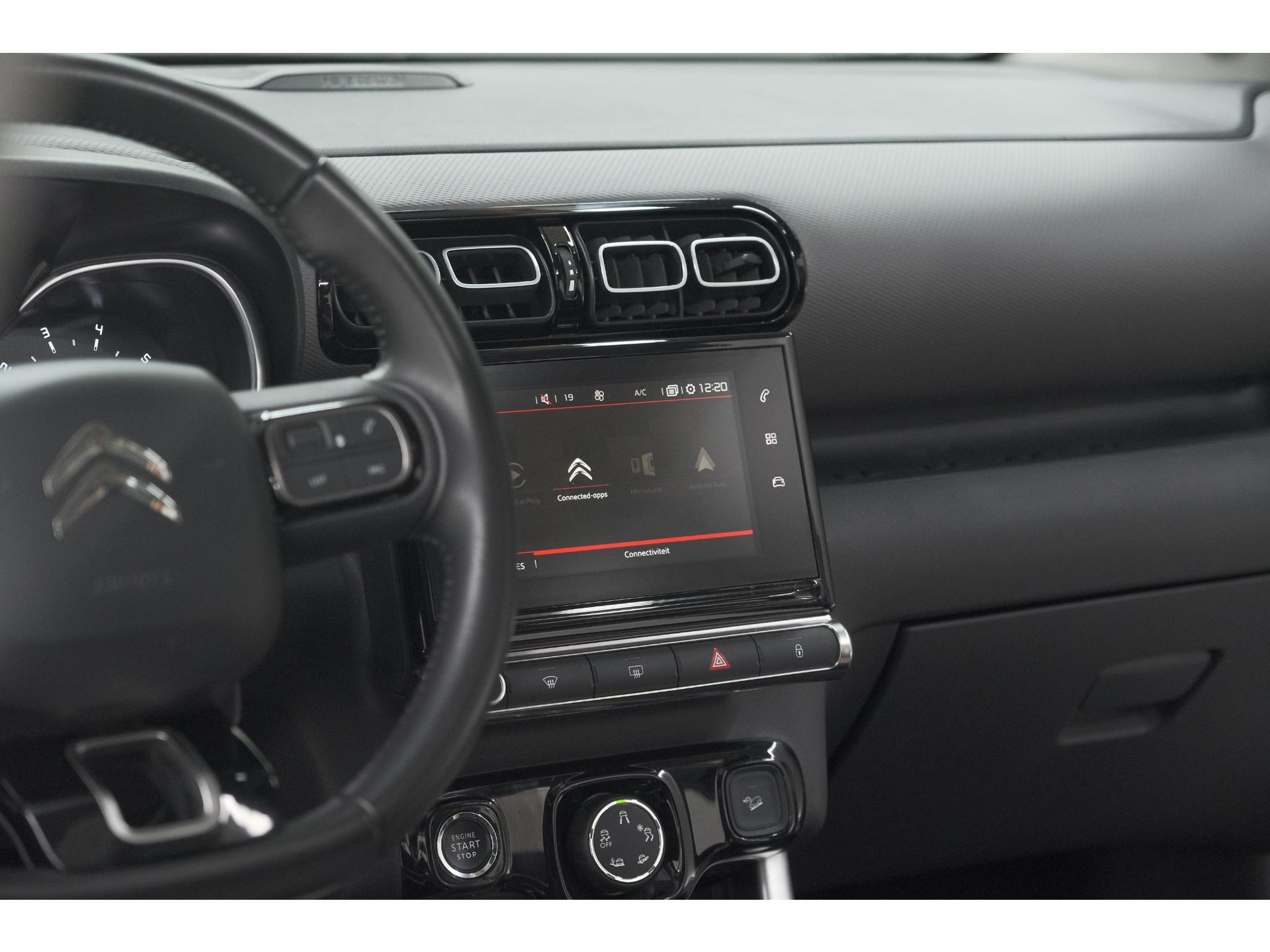 Citroen C3 Aircross PureTech 110 EAT6 Shine | Trekhaak | Panoramadak | Head-Up Display | Camera | Navigatie