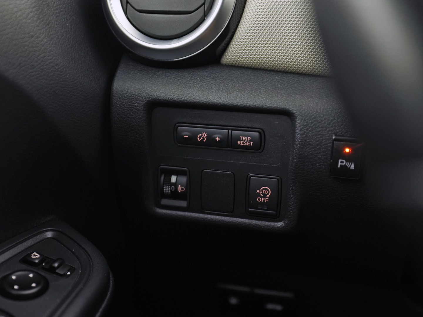 Nissan Micra 0.9 IG-T N-Connecta Sport (NAVIGATIE, CLIMATE, CAMERA, GETINT GLAS, SPORTSTOELEN, ELEK RAMEN, CRUISE, NIEUWSTAAT)