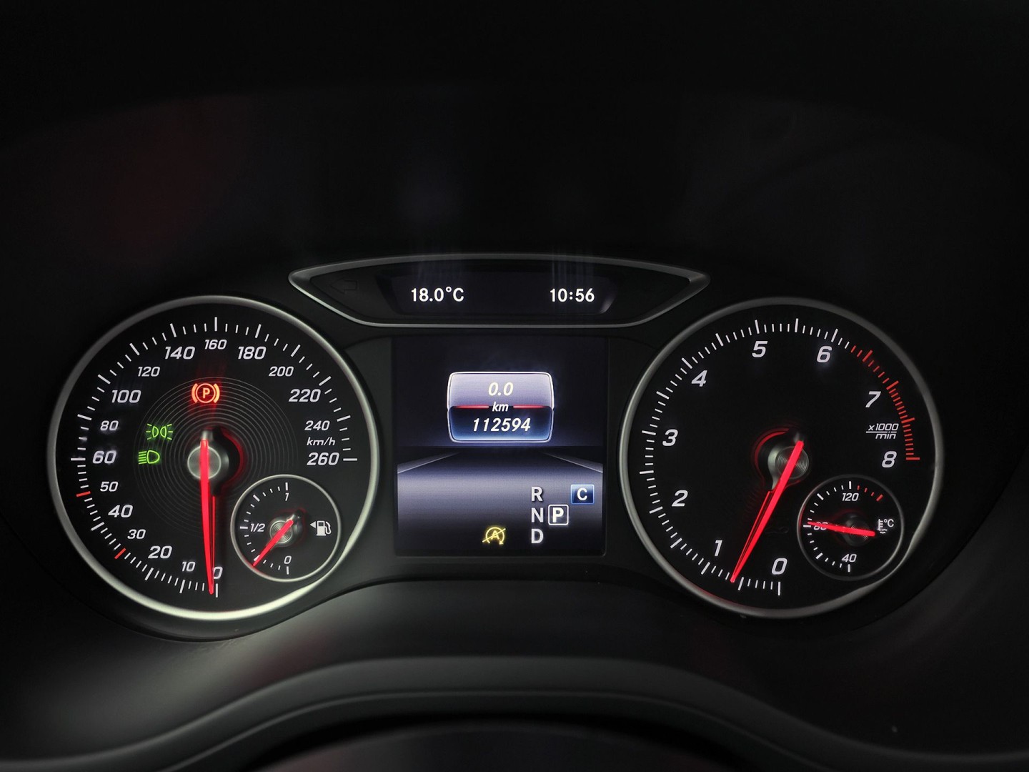 Mercedes-Benz B-klasse 180 Sport Automaat (GROOT NAVI, CAMERA, STOELVERWARMING, ZWART HEMEL, SPORTSTOELEN, CRUISE, KEYLESS START, NIEUWSTAAT)