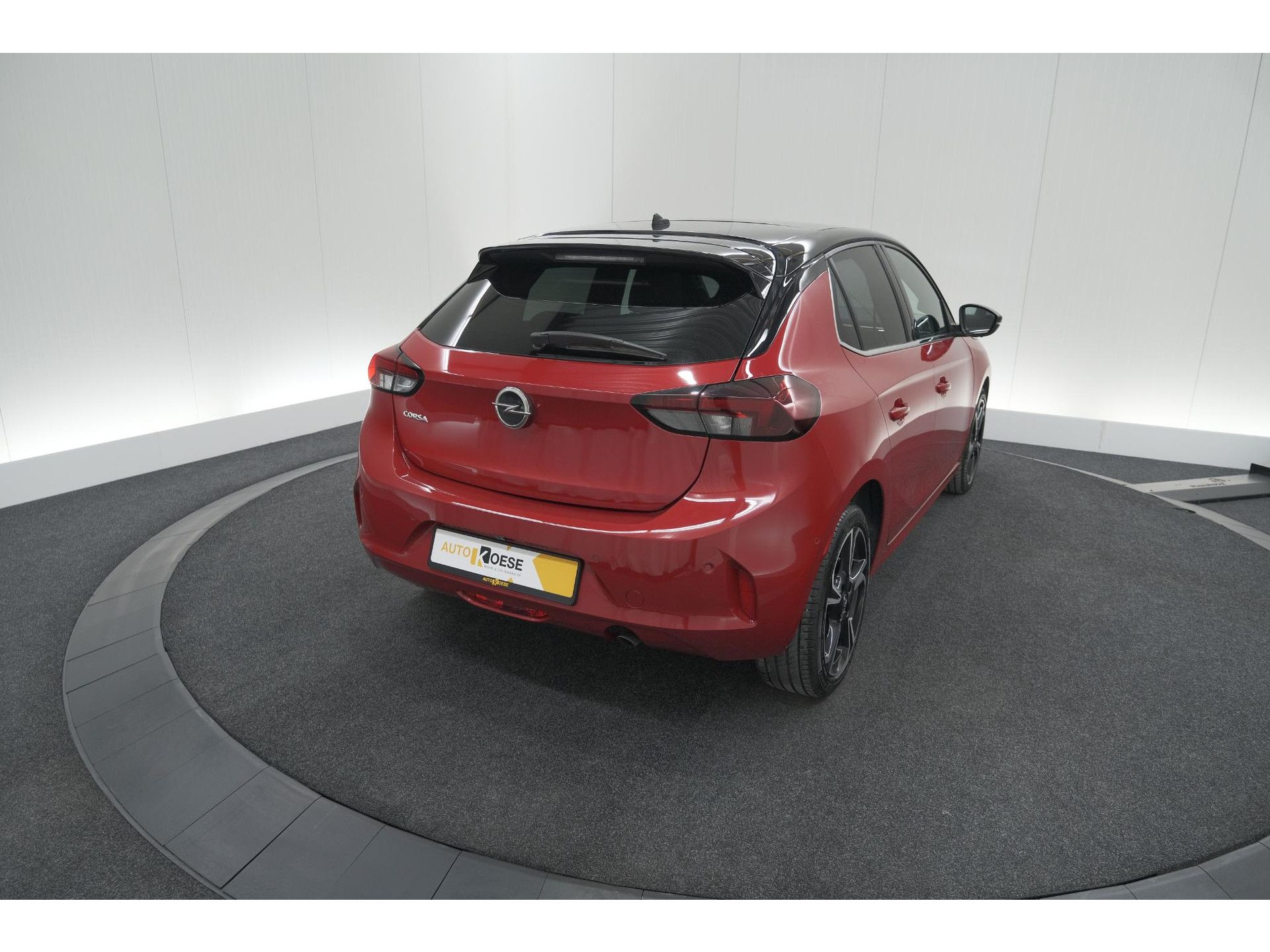 Opel Corsa 1.2 Turbo 100 Ultimate | Panoramadak | Camera | Dodehoekdetectie | Apple Carplay