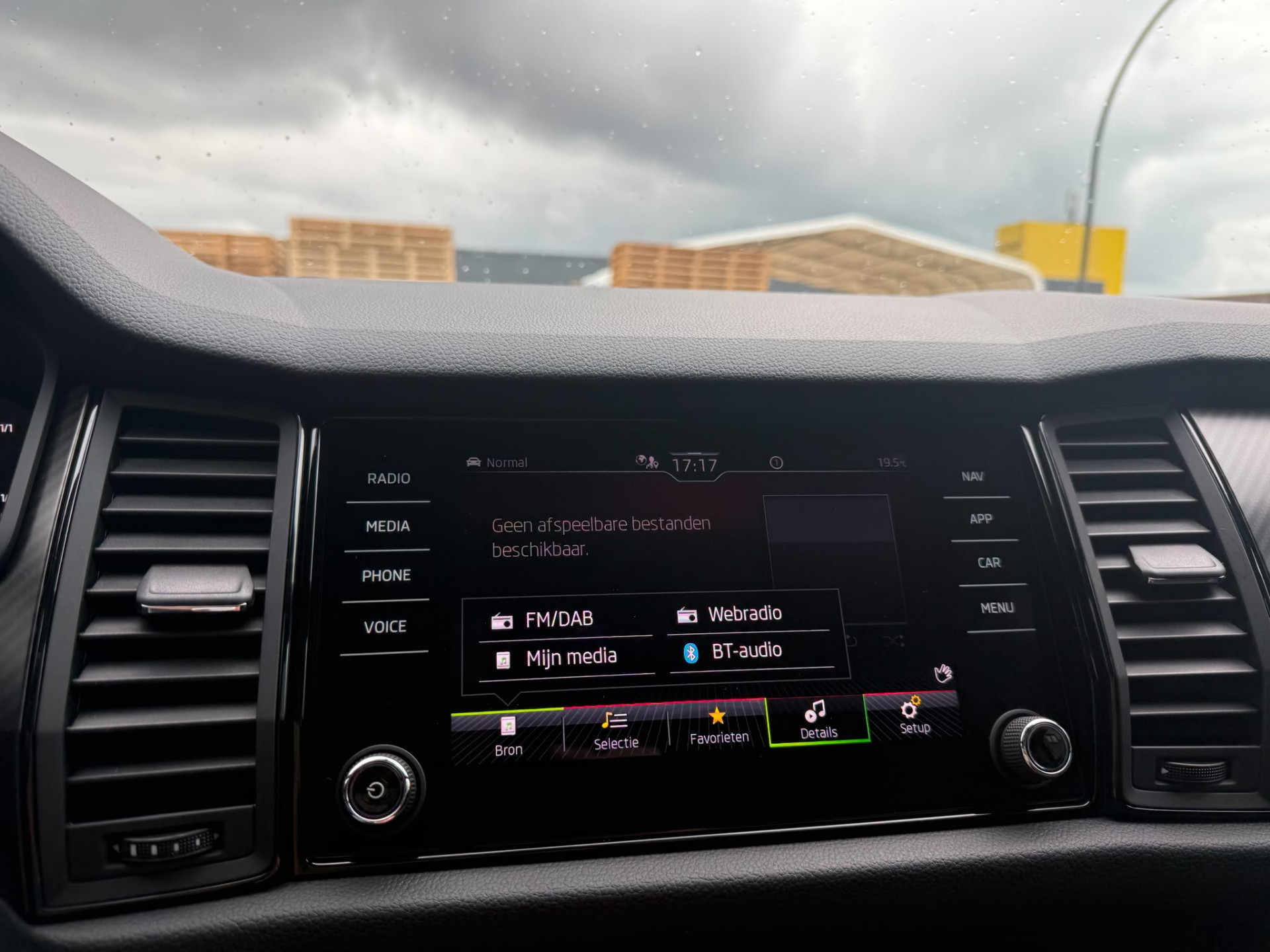ŠKODA Kodiaq 1.5 TSI Sportline Business | 1E EIGENAAR | 3/6/12 MND GARANTIE | AUTOMAAT | PANO | LED | DAB | MEMORY | CARPLAY | DIGITAAL COCKPIT | TREKHAAK |