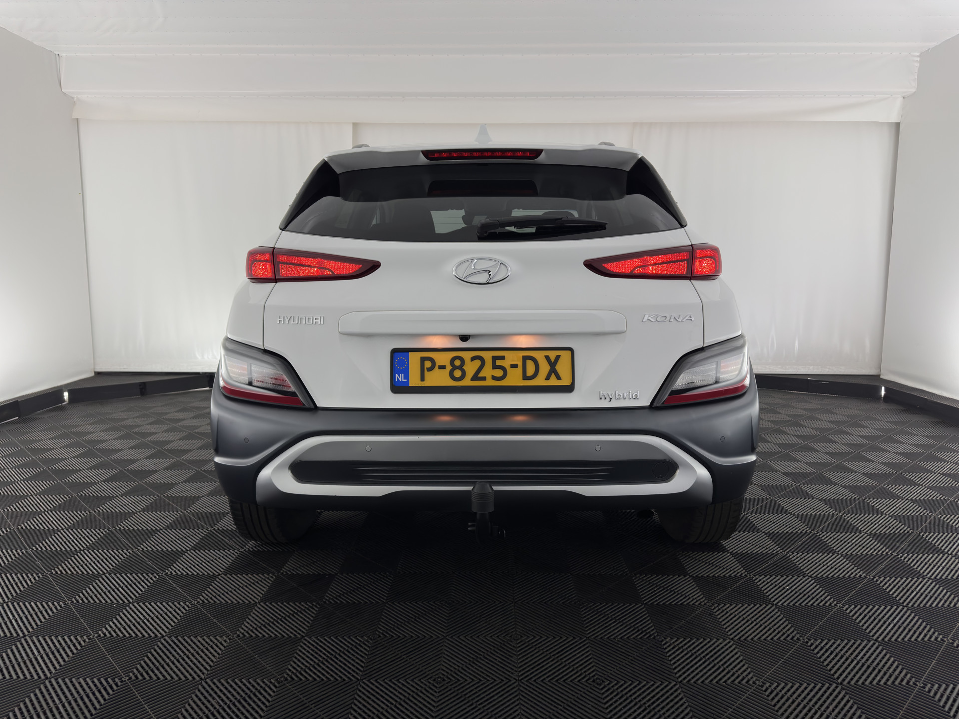 Hyundai Kona 1.6 GDI HEV Fashion (INCL-BTW) Aut. *NAVI-FULLMAP | DIGI-COCKPIT | FULL-LED | KEYLESS | CAMERA | HEAD-UP | SHIFT-PADDLES | DAB | COMFORT-SEATS | PRIVACY-GLASS | TOWBAR | 16 "ALU*