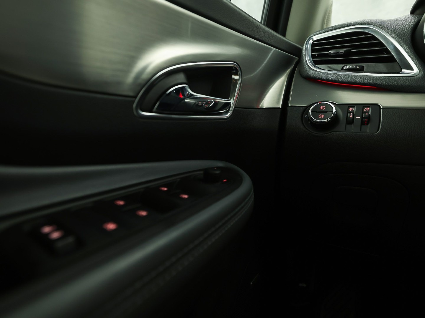 Opel Mokka 1.4 T Cosmo Sport 140Pk (SCHUIFDAK, NAVIGATIE, CLIMATE, STUUR/STOELVERWARMING, SPORTSTOELEN, GETINT GLAS, CAMERA, NIEUWSTAAT)