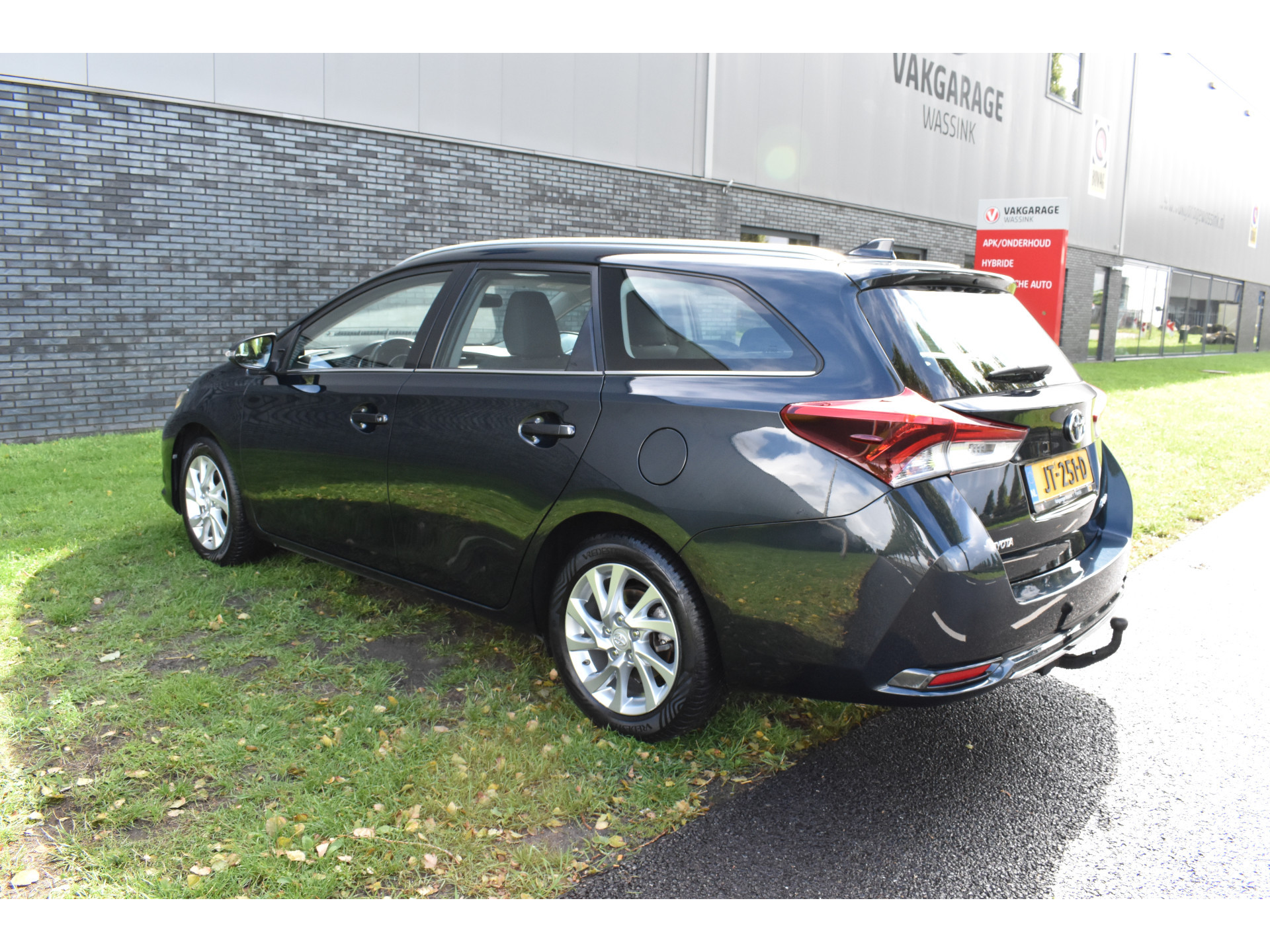 Toyota Auris Touring Sports 1.2T Aspiration Limited Navi Trekhaak Parkeer camerafoto’s volgen