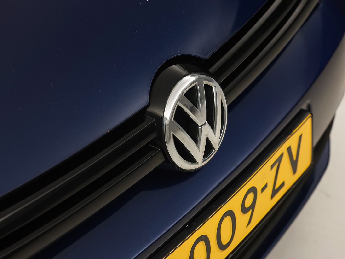 Volkswagen Golf 1.4 Sportline (CLIMATE, GETINT GLAS, LM VELGEN, SPORTSTOELEN, ARMSTEUN, NIEUWE APK, NIEUWSTAAT)