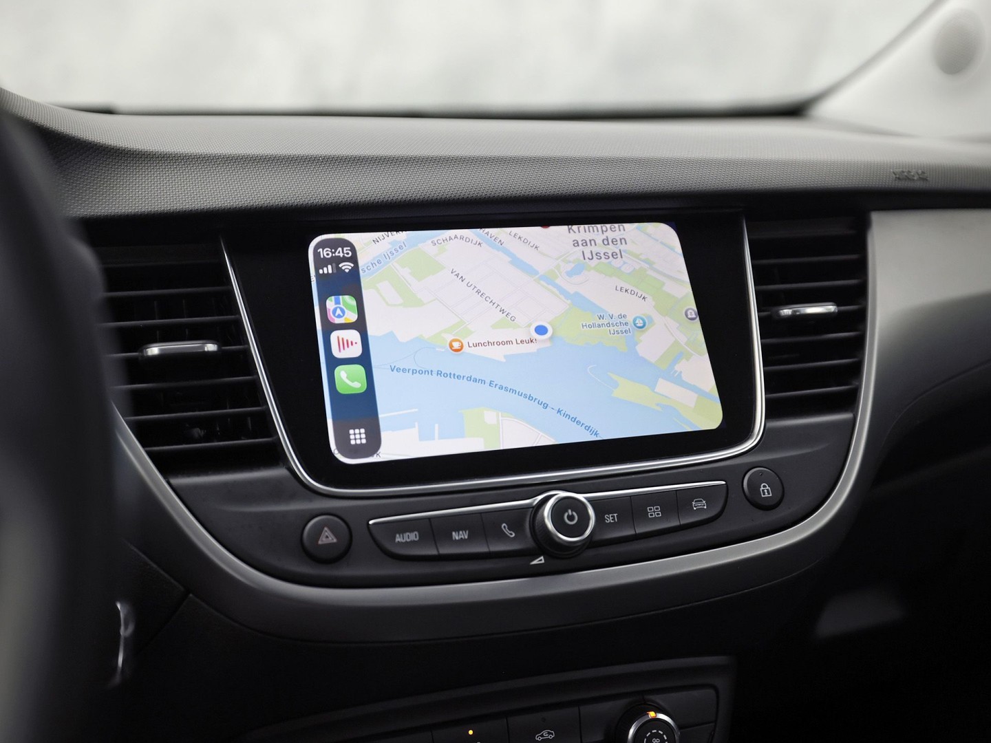 Opel Crossland X 1.2 Sport (APPLE CARPLAY, GROOT NAVI, LM VELGEN, CRUISE, SPORTSTOELEN, PARKEERSENSOREN, NIEUWE APK, NIEUWSTAAT)