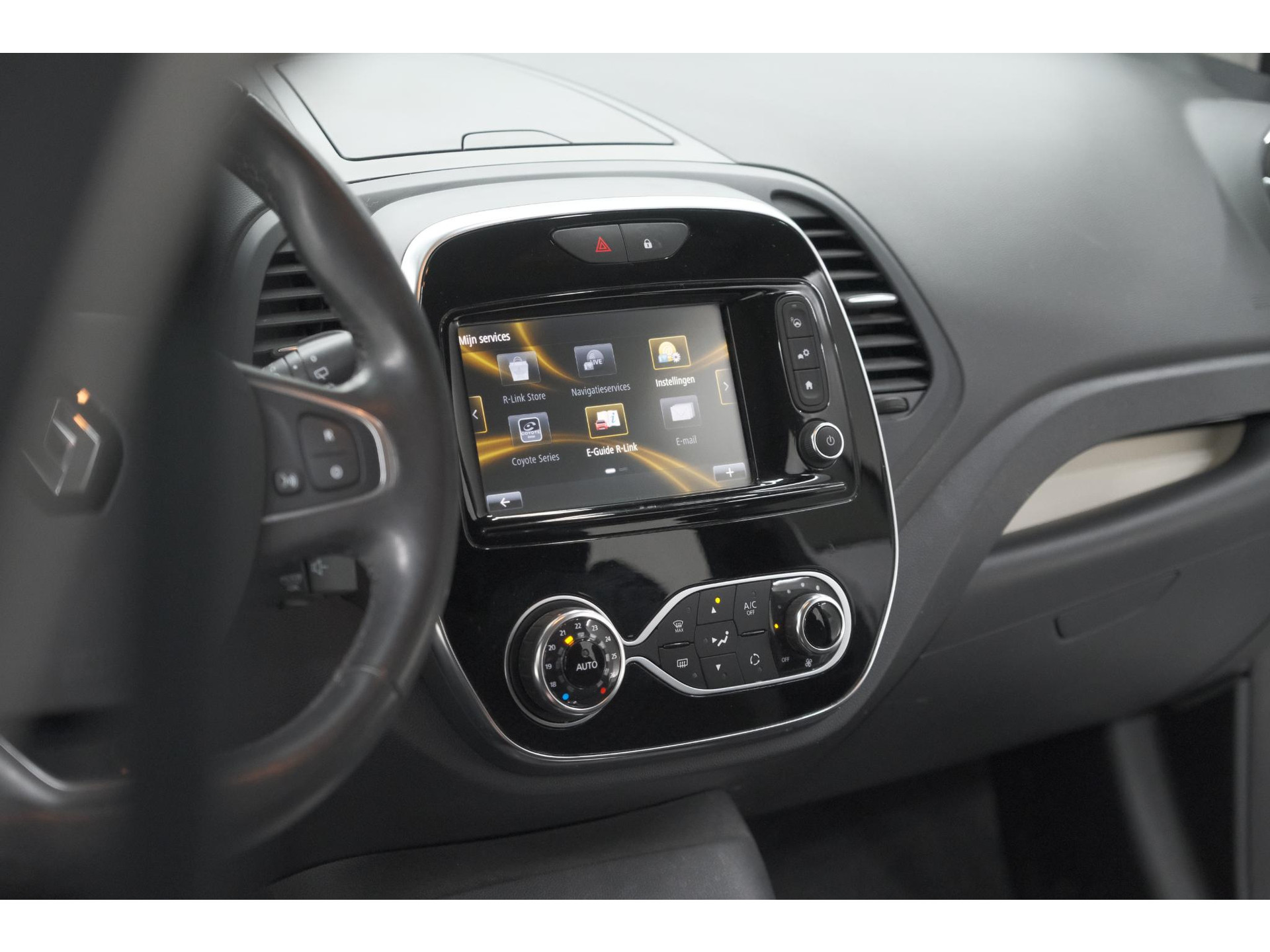 Renault Captur TCe 90 Intens | Camera | Dodehoekdetectie | Navigatie | Parkeersensoren