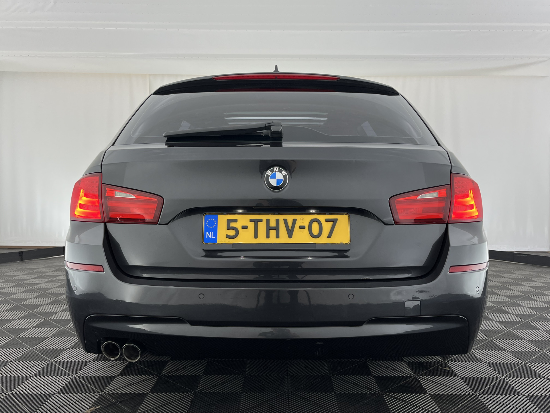 BMW 5-serie Touring 520d M-Sportpack High Executive Aut. *PANO | LEATHER | XENON | HEATED-SPORTSEATS | HIFI-SOUND | NAVI-FULLMAP | PRIVACYGLASS | SHIFTPADDLES | HEAD-UP | 18''ALU*