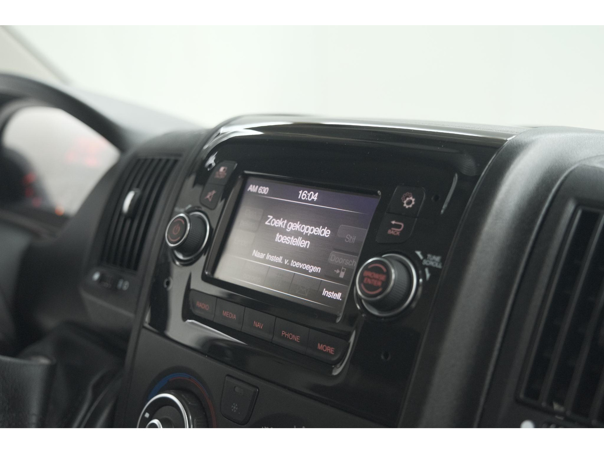 Peugeot Boxer 330 2.2 BlueHDi 140 L2H2 Premium | Navigatie | Houtenvloer In Laadruimte | Airco
