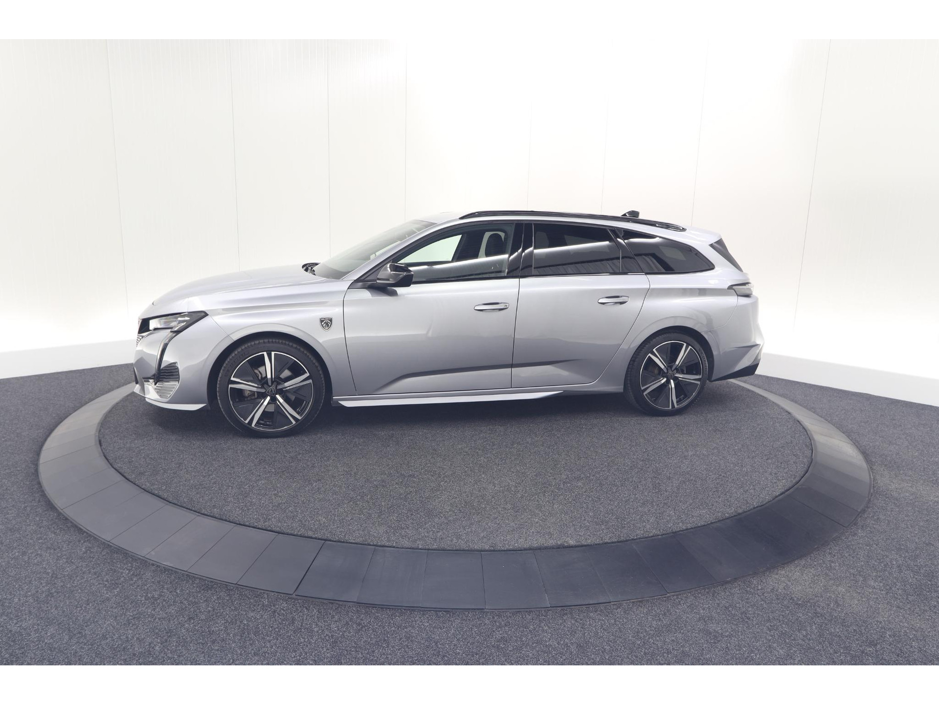 Peugeot 308 SW PureTech 130 EAT8 GT | Trekhaak | Stoelverwarming | Camera | Adaptieve Cruise Control