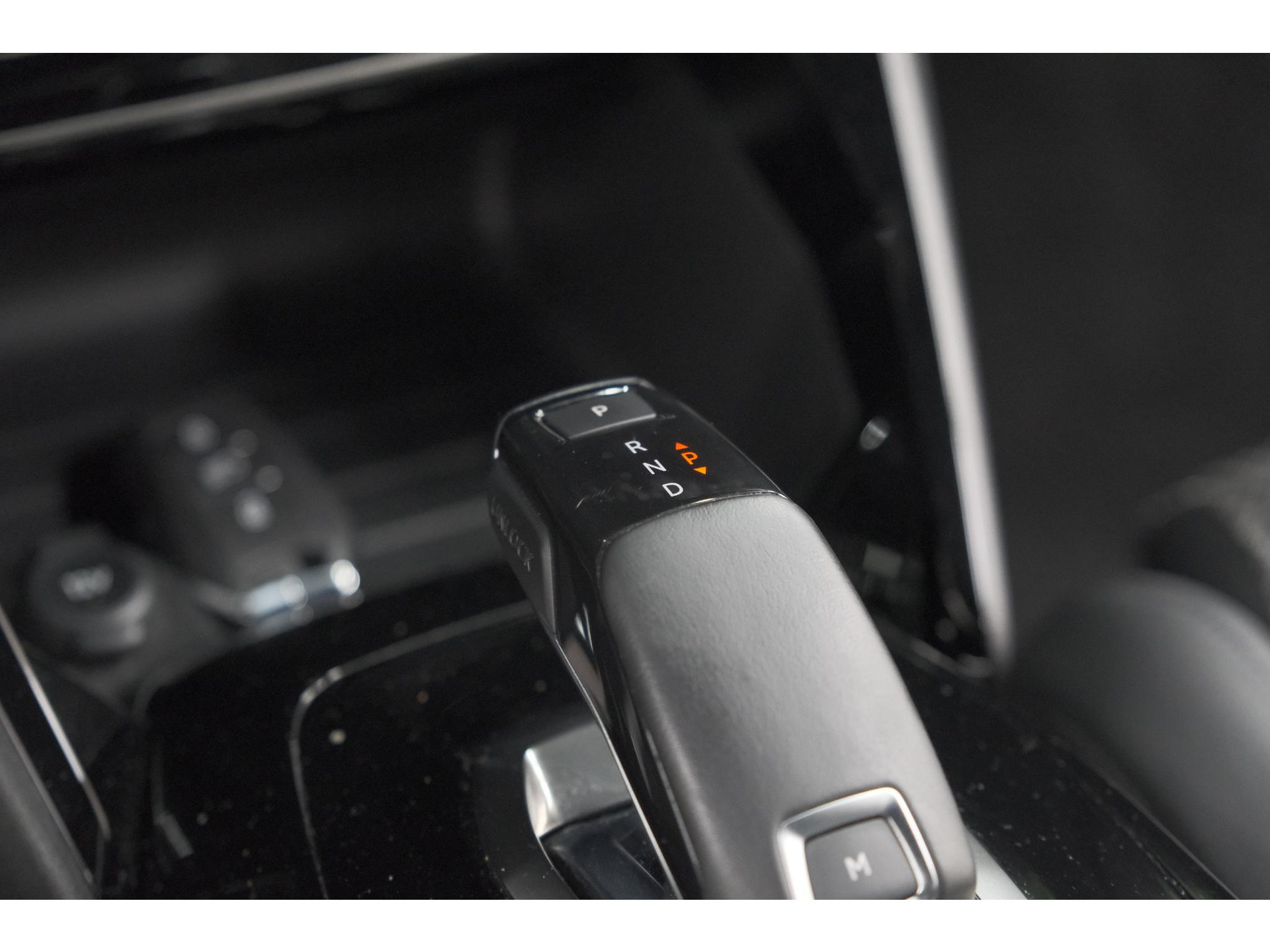 Peugeot 208 PureTech 130 EAT8 GT-Line | Camera | Adaptieve Cruise Control | Stoelverwarming | Navigatie