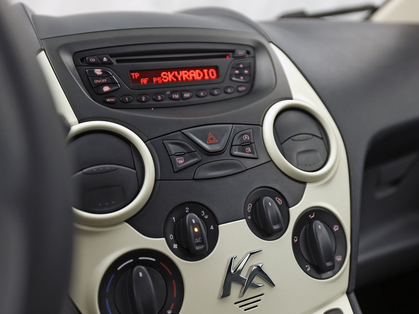 Ford Ka 1.2 Cool & Sound (AIRCO, ELEK RAMEN, SPORTSTOELEN, NIEUWE APK, NIEUWSTAAT)