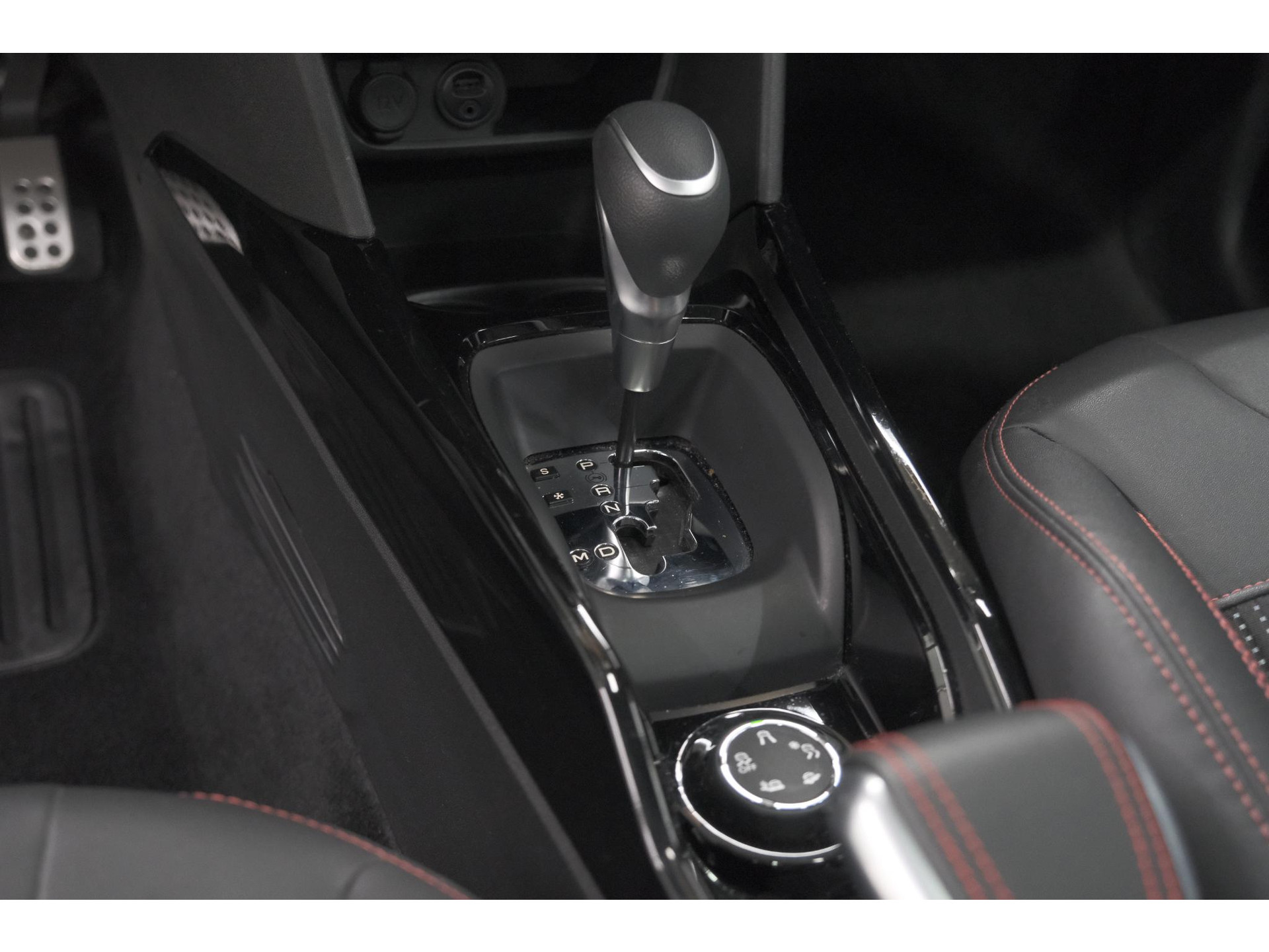 Peugeot 2008 PureTech 110 EAT6 GT-Line | Trekhaak | Panoramadak | Apple Carplay | Parkeersensoren