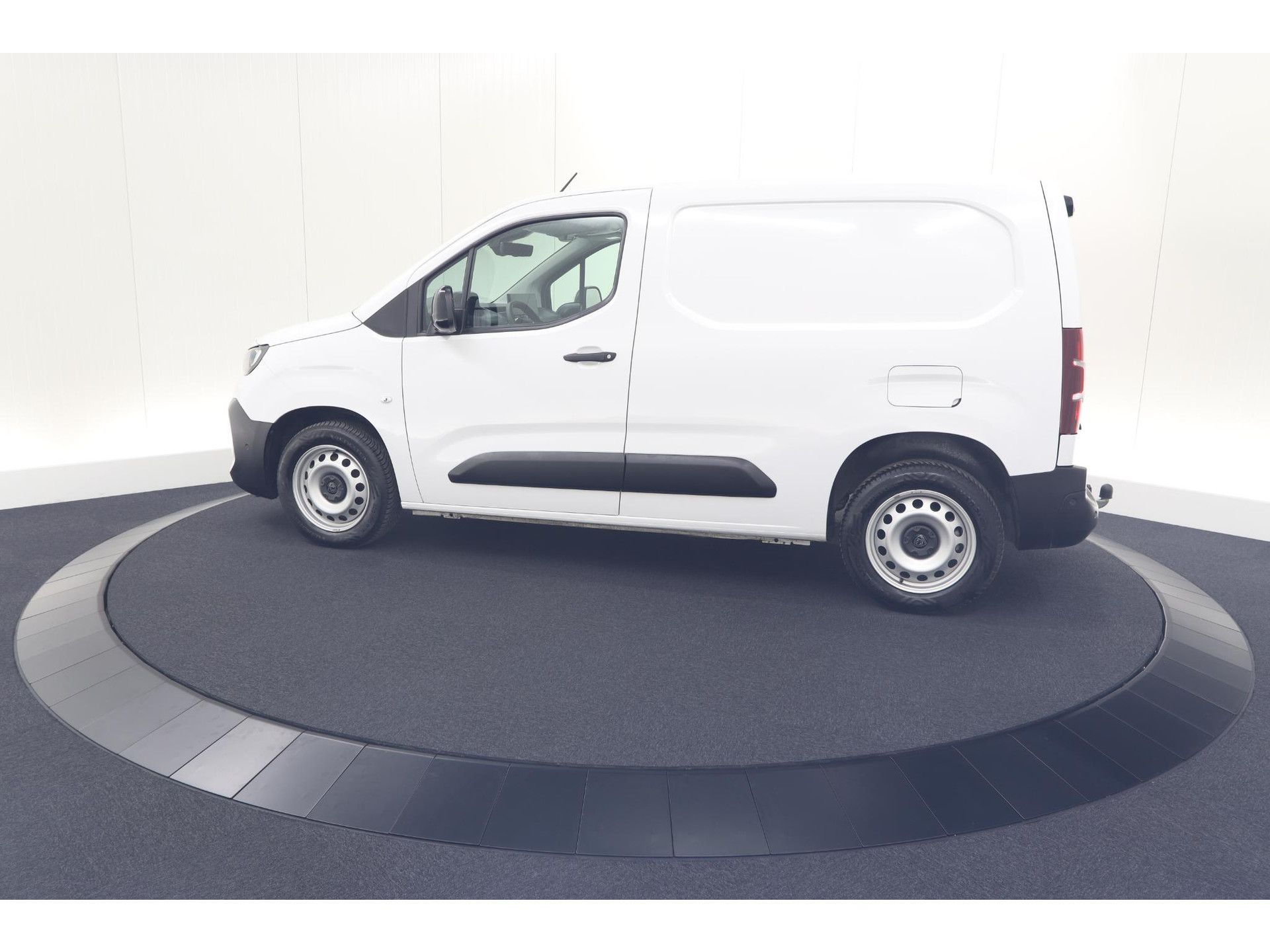 Peugeot Partner 1.5 BlueHDi 130 EAT8 S&S L1 | Trekhaak | Laadruimte-Pakket | Camera | Dodehoekdetectie