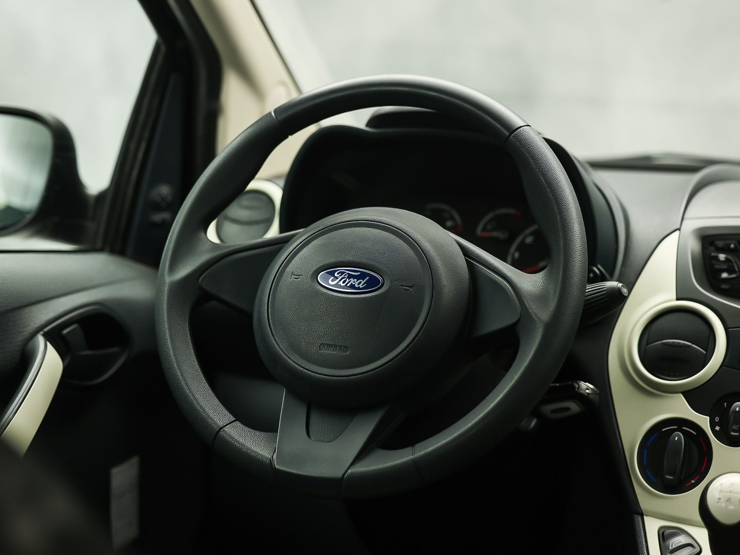 Ford Ka 1.2 Cool & Sound (AIRCO, ELEK RAMEN, SPORTSTOELEN, NIEUWE APK, NIEUWSTAAT)
