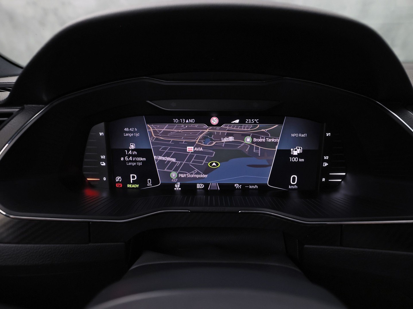 ŠKODA Superb Combi 1.4 TSI iV Sportline 218Pk Automaat (VIRTUAL COCKPIT, SOH 90,5%, APPLE CARPLAY, MEMORY SEATS, STOELVERWARMING ACHTER, GETINT GLAS, ADAPTIVE CRUISE, SFEERVERLICHTING, NIEUWE APK, NIEUWSTAAT)