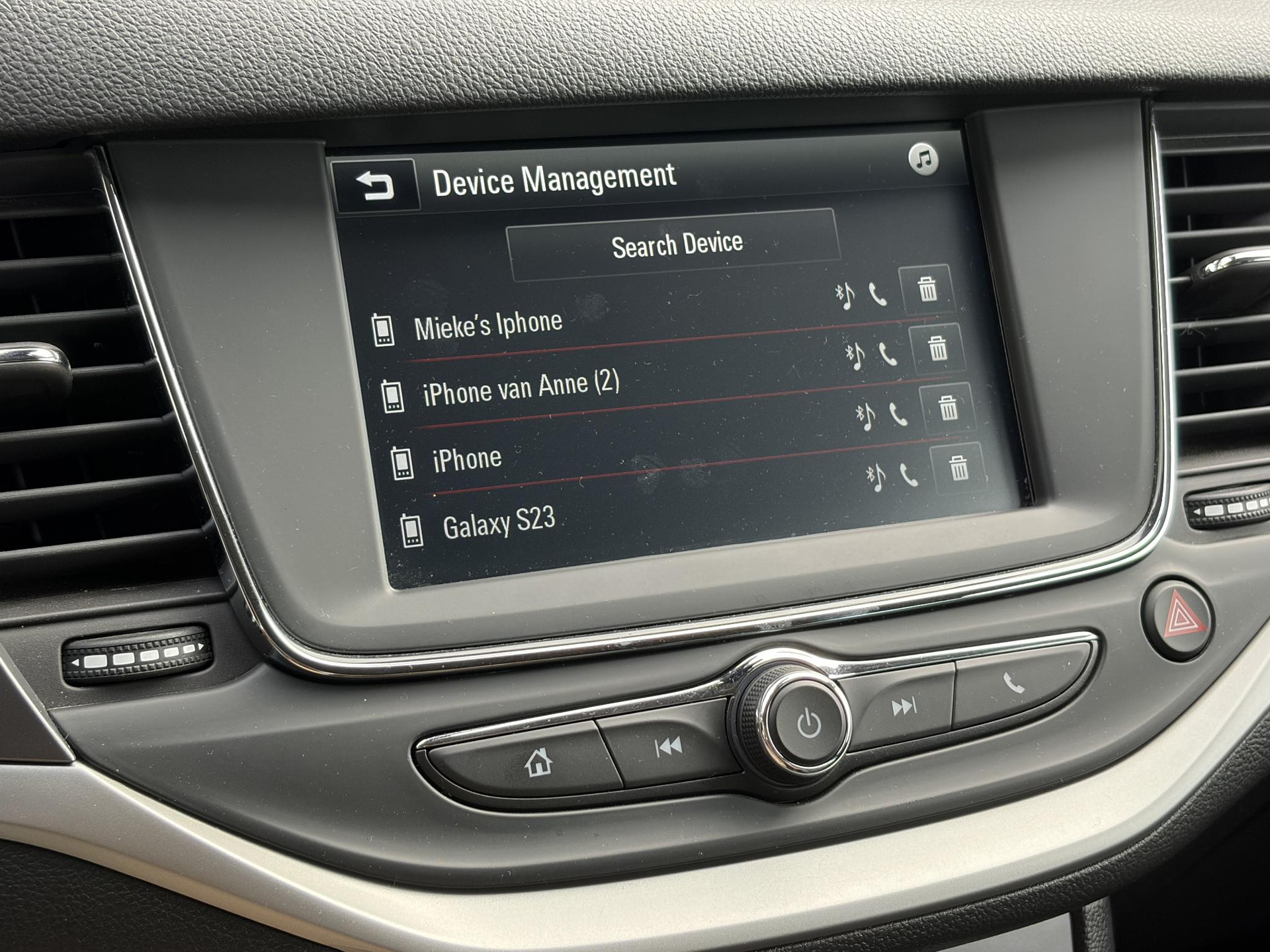 Opel Astra Sports Tourer 1.2 Business Executive ✓1e Eigenaar✓146pk✓Camera✓Trekhaak✓Carplay✓Airco✓Cruise✓Pdc V+A✓Lm velgen✓Comfortstoelen✓6 Bak✓N.A.P✓Nieuwe Apk bij Aflevering