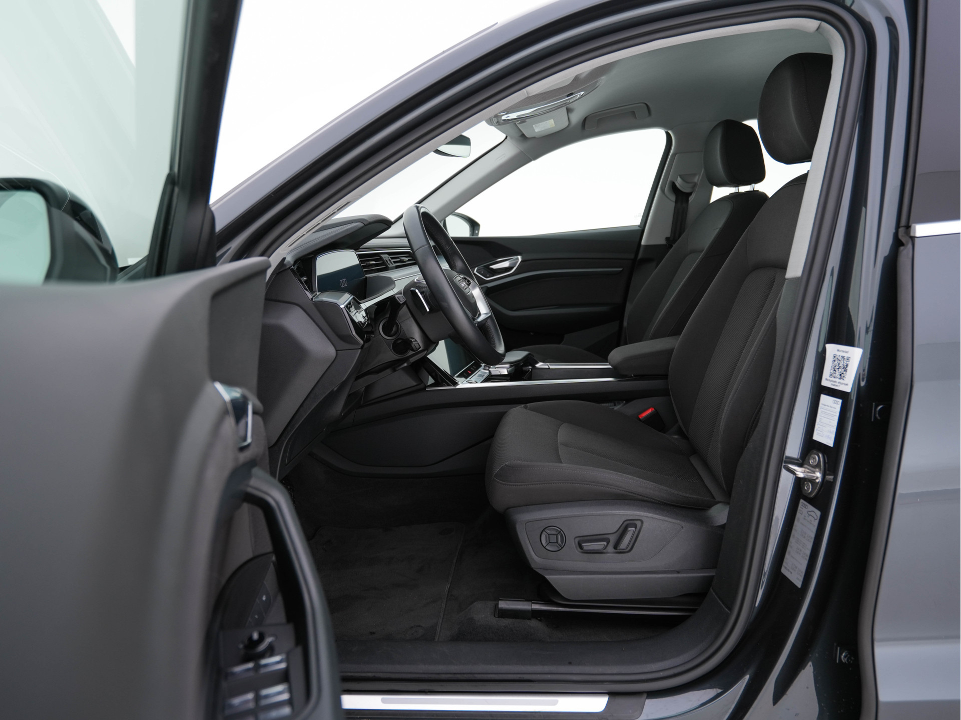 Audi e-tron Sportback 55 Quattro Business edition 95 kWh [ 3-Fase ] {SOH-100%} (INCL-BTW) *DIGI-COCKPIT | FULL-LED | MEMORY-PACK | DAB | KEYLESS | NAVI-FULLMAP | SHIFT-PADDLES | AUDI-SOUND | COMFORT-SEATS | 20''ALU*