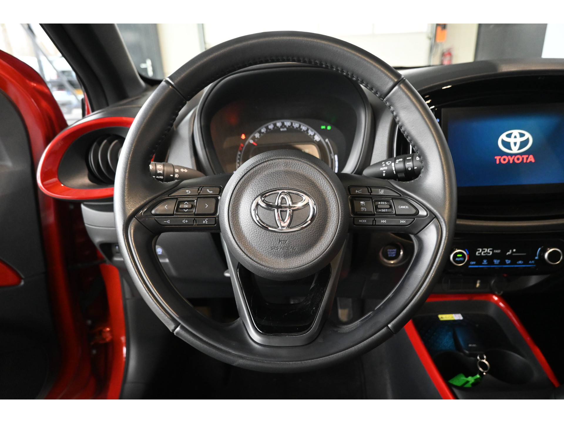 Toyota Aygo X 1.0 VVT-i MT Play Clima Carplay Panoramadak Camera LED Rijklaarprijs Inruil Mogelijk!