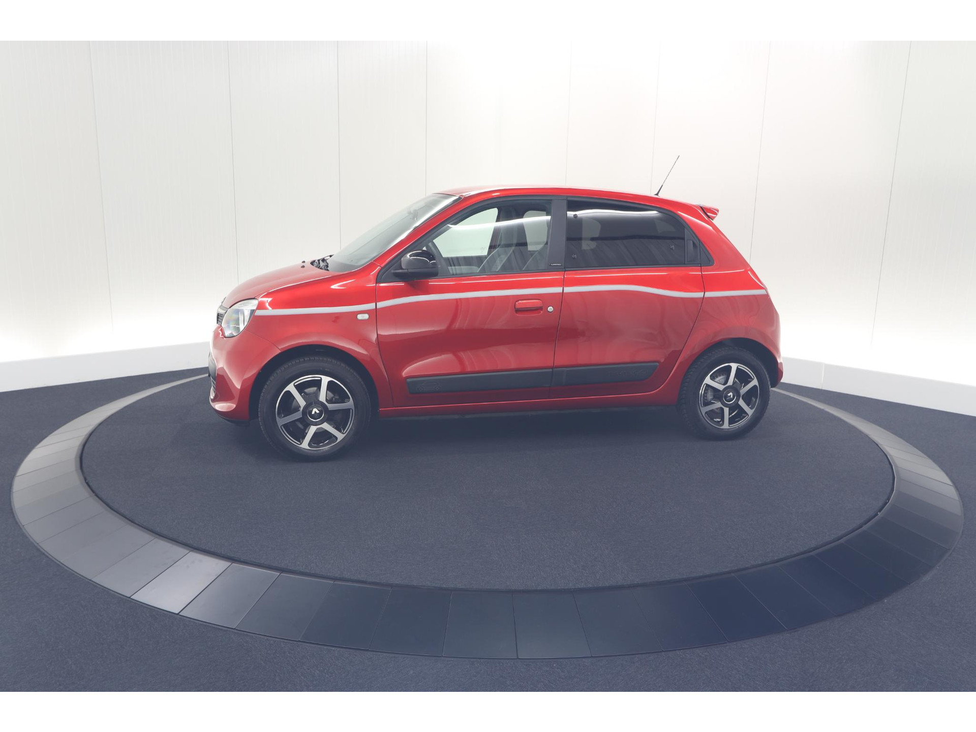 Renault Twingo 1.0 SCe Limited | Automaat | Parkeersensoren | Allseason Banden | Bluetooth Radio
