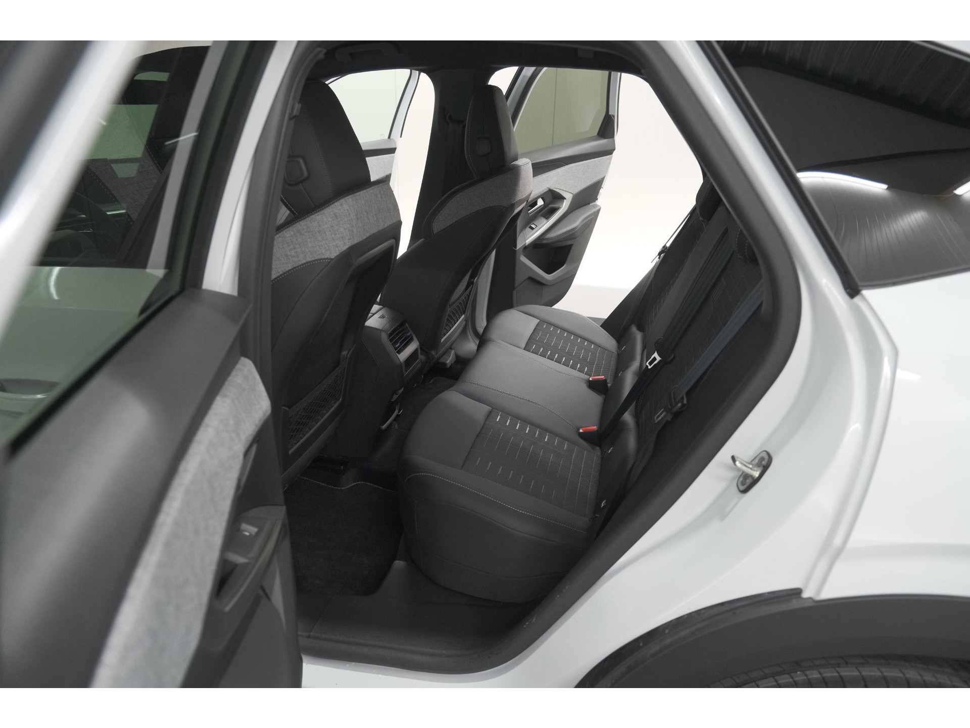 Peugeot 3008 1.2 Hybrid 145 GT | Camera | Adaptieve Cruise Control | Elektrische Kofferklep | Stuurwielverwarming