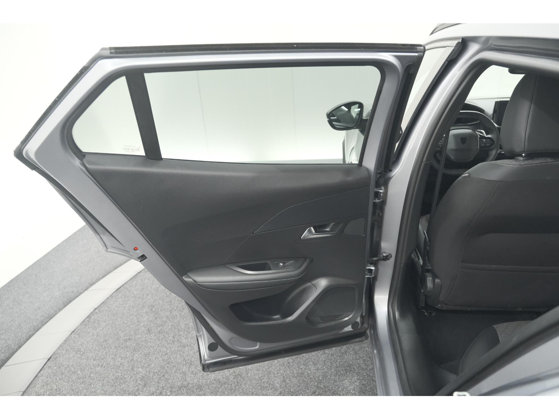 Peugeot 2008 Hybrid 136 e-DCS6 Allure | 360 Camera | Adaptieve Cruise Control | Dodehoekdetectie | Navigatie