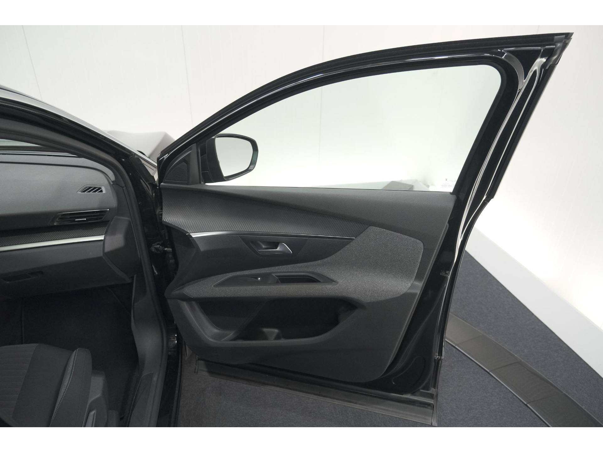 Peugeot 5008 PureTech 130 EAT8 Active Pack Business | 7 Zitplaatsen | Camera | Navigatie | Apple Carplay | Parkeersensoren