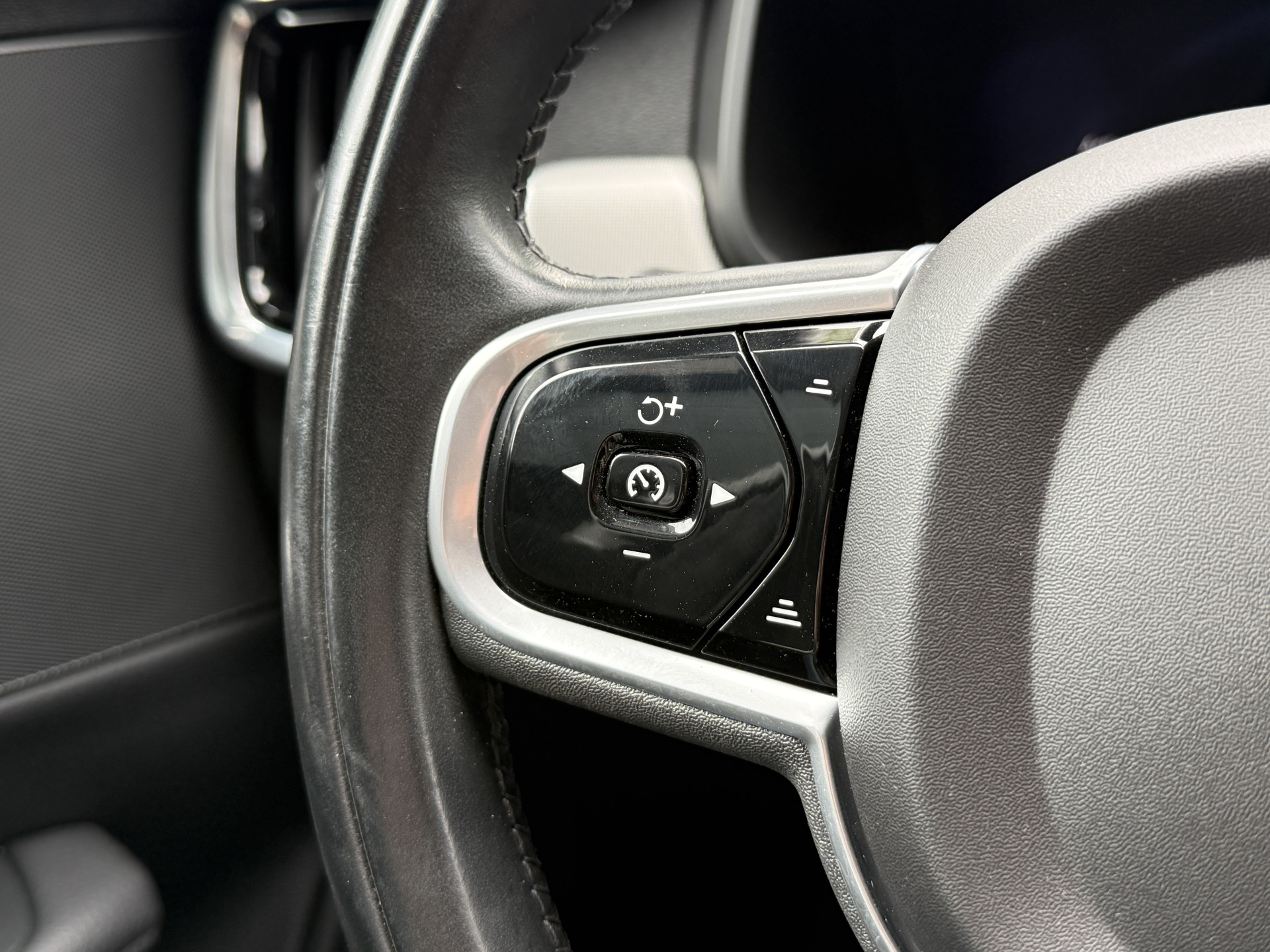 Volvo V90 2.0 B4 Momentum Business | Keyless | Trekhaak | Apple Carplay