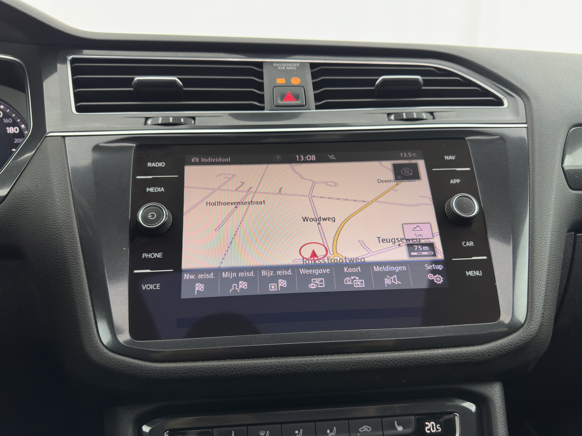 Volkswagen Tiguan Allspace 1.5 TSI R-line Highline Business (7-Pers.) (INCL-BTW) Aut * PANO | NAVI-FULLMAP | XENON | ALCANTARA | HEATED-ERGONOMIC-SPORTSEATS | KEYLESS | PRIVACY-GLASS | CAMERA | DAB | DIGI-COCKPIT | PDC | TOWBAR | ECC | 19"ALU*