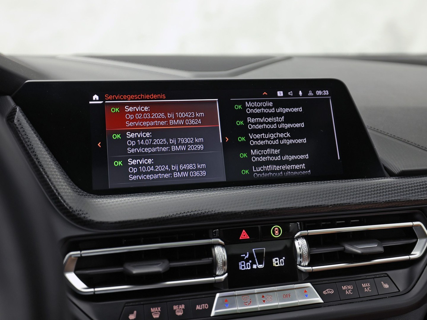 BMW 1 Serie 118i M Sport Automaat (PANORAMADAK, M PAKKET, DEALER ONDERHOUDEN, STUUR/STOELVERWARMING, CAMERA, BRUIN LEDER, SPOILER, BLACK PACK, SFEERVERLICHTING, NIEUWSTAAT)