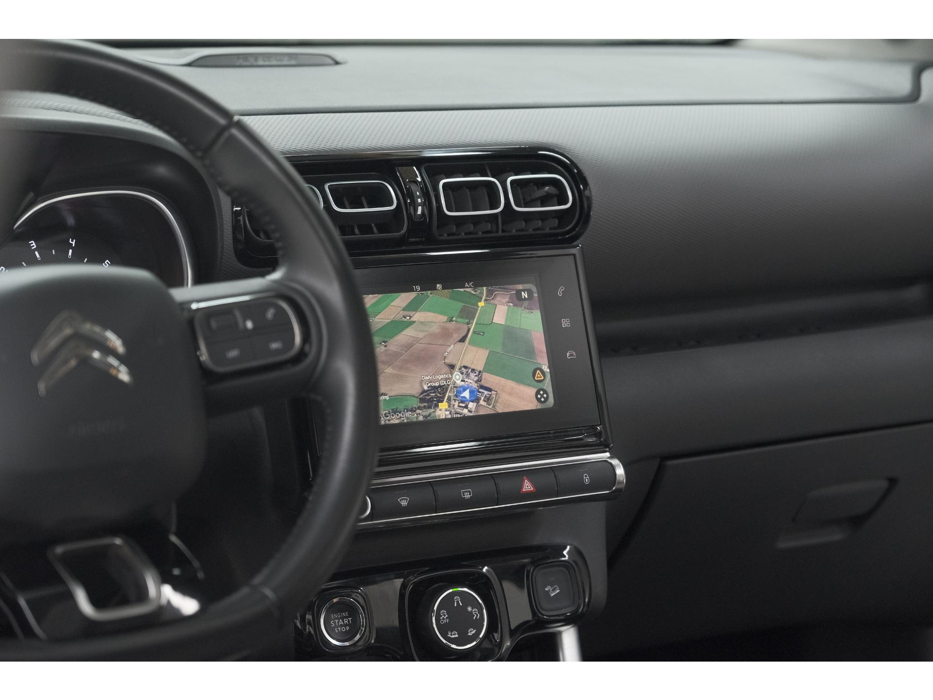 Citroen C3 Aircross PureTech 110 EAT6 Shine | Trekhaak | Panoramadak | Head-Up Display | Camera | Navigatie