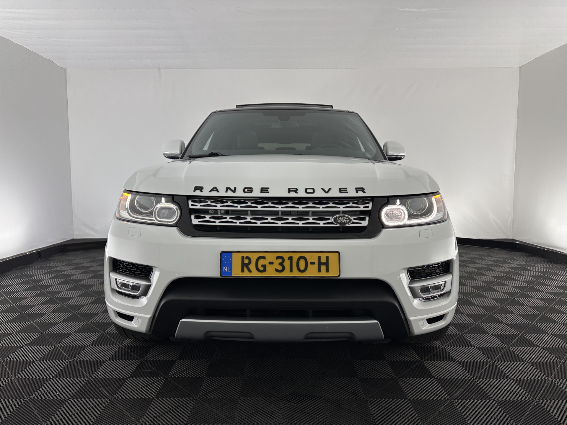 Land Rover Range Rover Sport 3.0 TDV6 HSE Dynamic Aut. *PANO | DIGI-COCKPIT | LEATHER | XENON | NAVI-FULLMAP | CAMERA | AIRSUSPENSION | ECC | PDC | HEATED-SPORTSEATS | MERIDIAN-SOUND | SHIFTPADDLES | PRIVACYGLASS | CRUISE | 21''ALU*