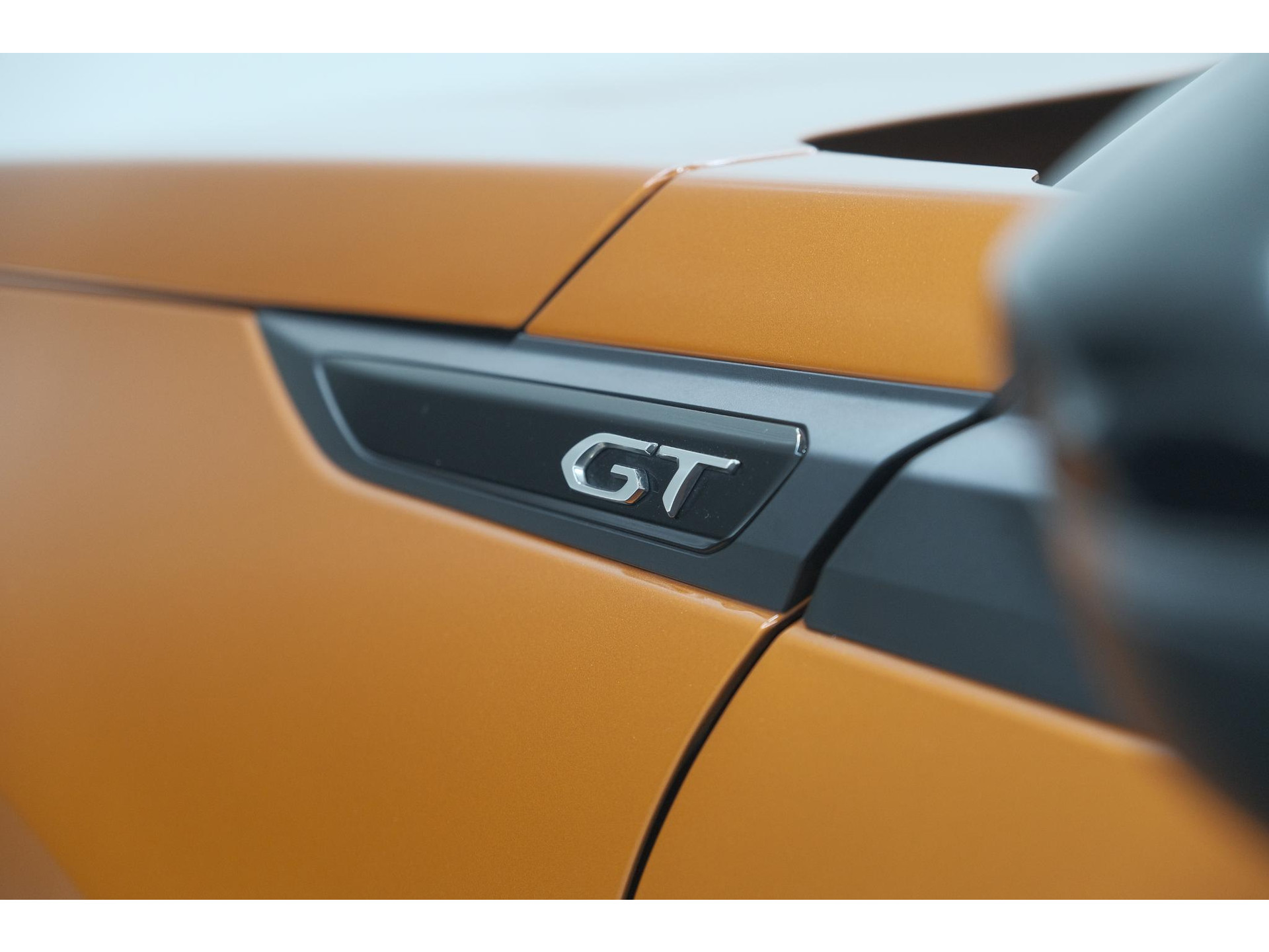 Peugeot 2008 PureTech 130 GT Pack | Leer-pakket | Camera | Dodehoekdetectie | Apple Carplay | Stoelverwarming