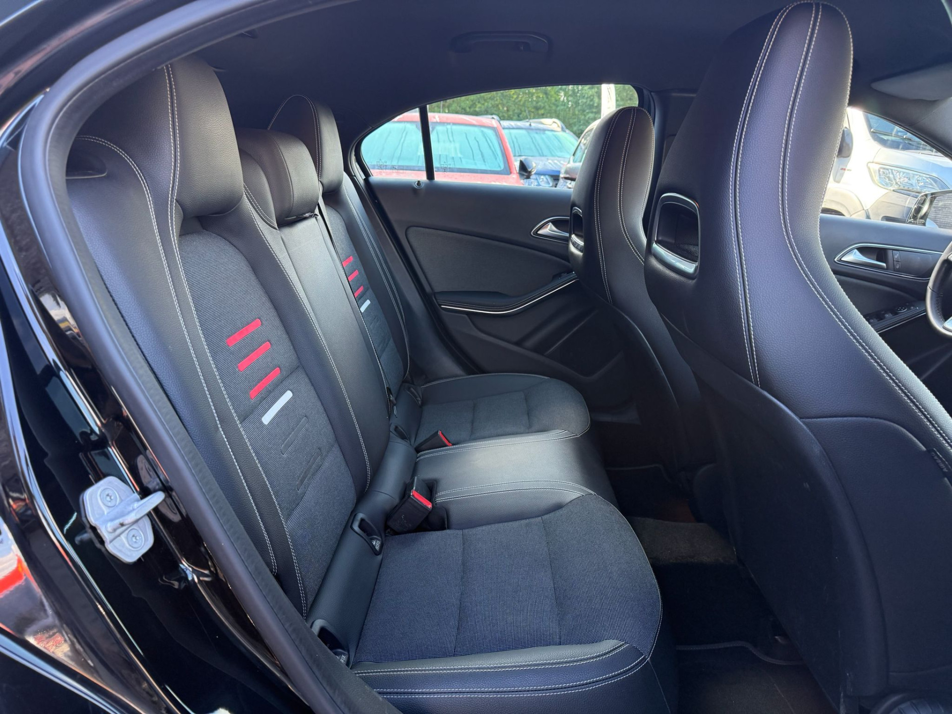 Mercedes-Benz A-klasse 160 Ambition | 2E EIGENAAR | 3/6/12MND GARANTIE | AUTOMAAT | LED | CRUISE | NAVI | AIRCO | BLUETOOTH | TREKHAAK |
