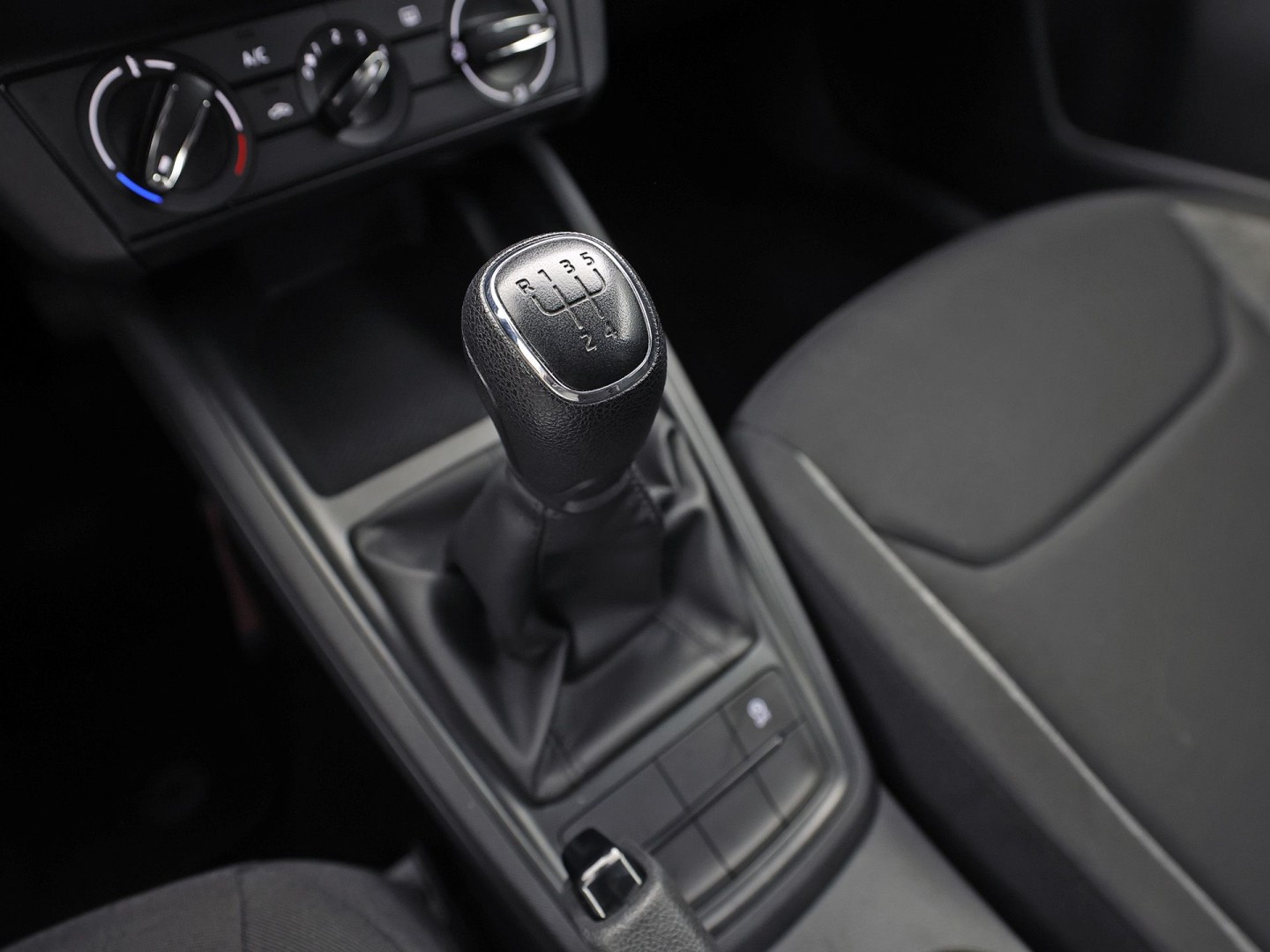 Škoda Scala 1.0 TSI Sport (CRUISE, GETINT GLAS, SPORTSTOELEN, LED KOPLAMPEN, ELEK PAKKET, NIEUWE APK, NIEUWSTAAT)