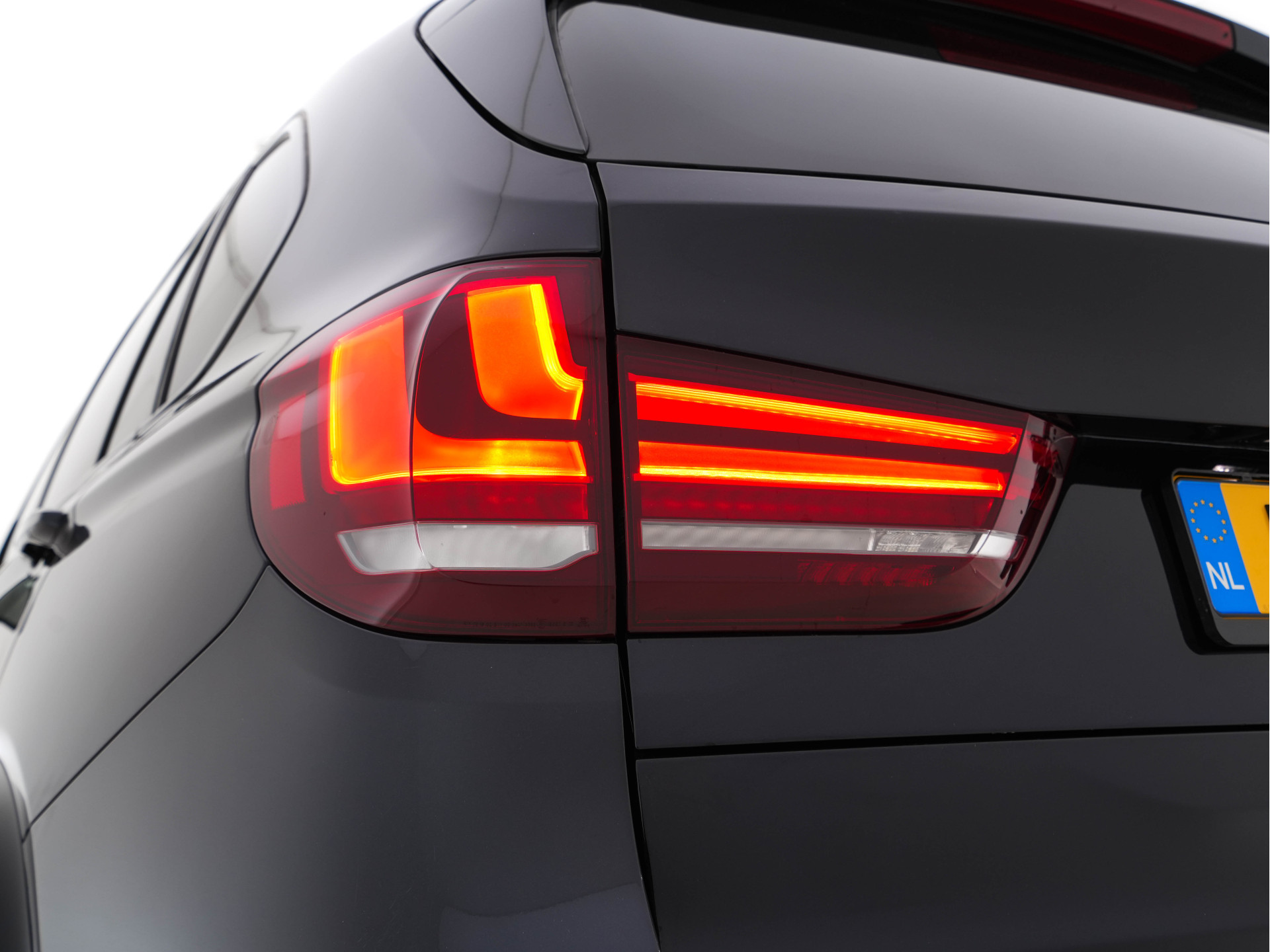 BMW X5 xDrive30d High Executive M-Sportpack Aut. *PANO | LUXURY-LEATHER | FULL-LED | HARMAN/KARDON-SURROUND | HEAD-UP | MEMORY-PACK | DIGI-COCKPIT | KEYLESS | CAMERA | NAVI-FULLMAP | AMBIENT-LIGHT | HEATED-COMFORT-SEATS | SHIFT-PADDLES