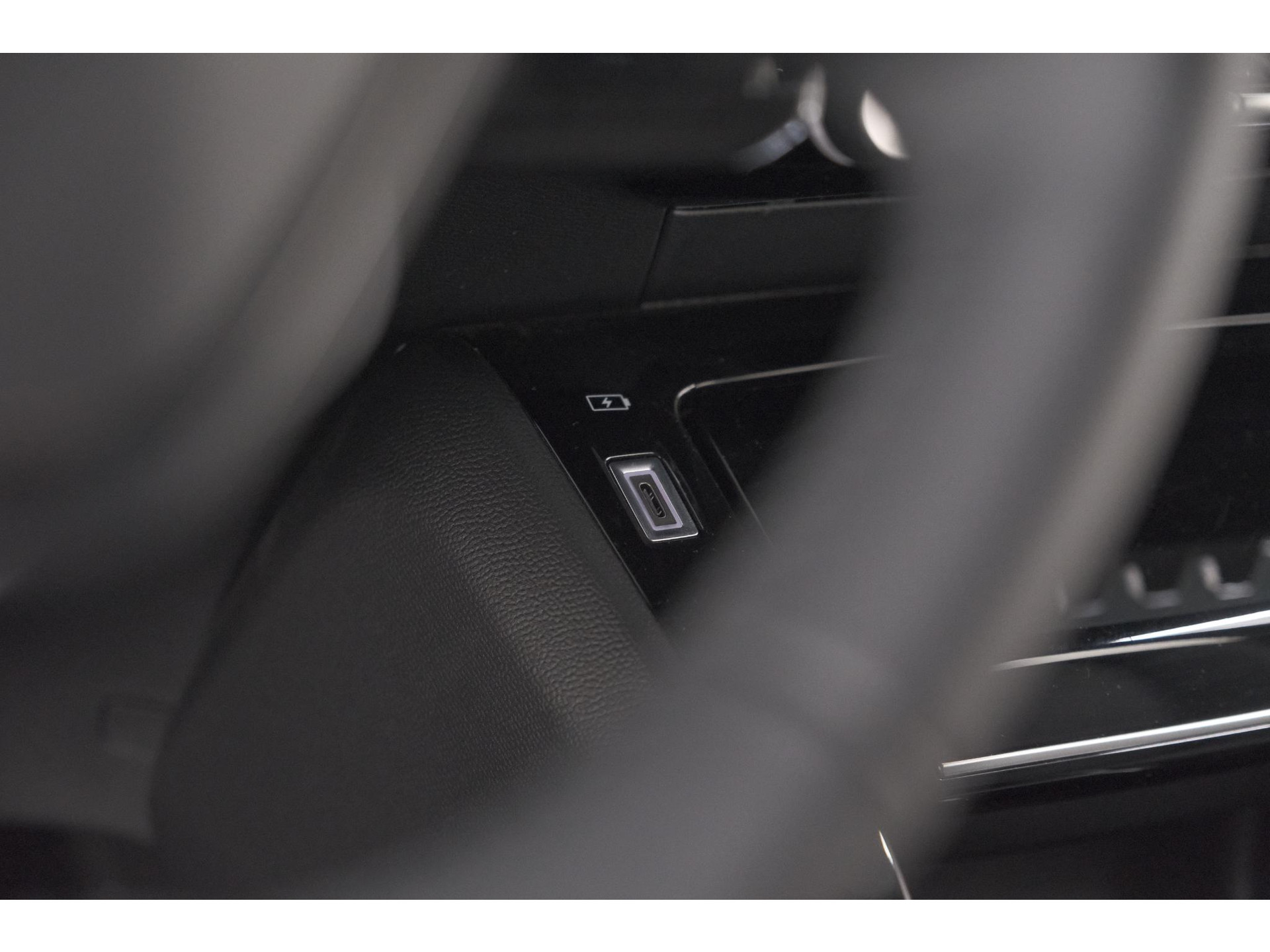 Peugeot 2008 PureTech 100 Allure | Apple Carplay | Parkeersensoren | Climate control