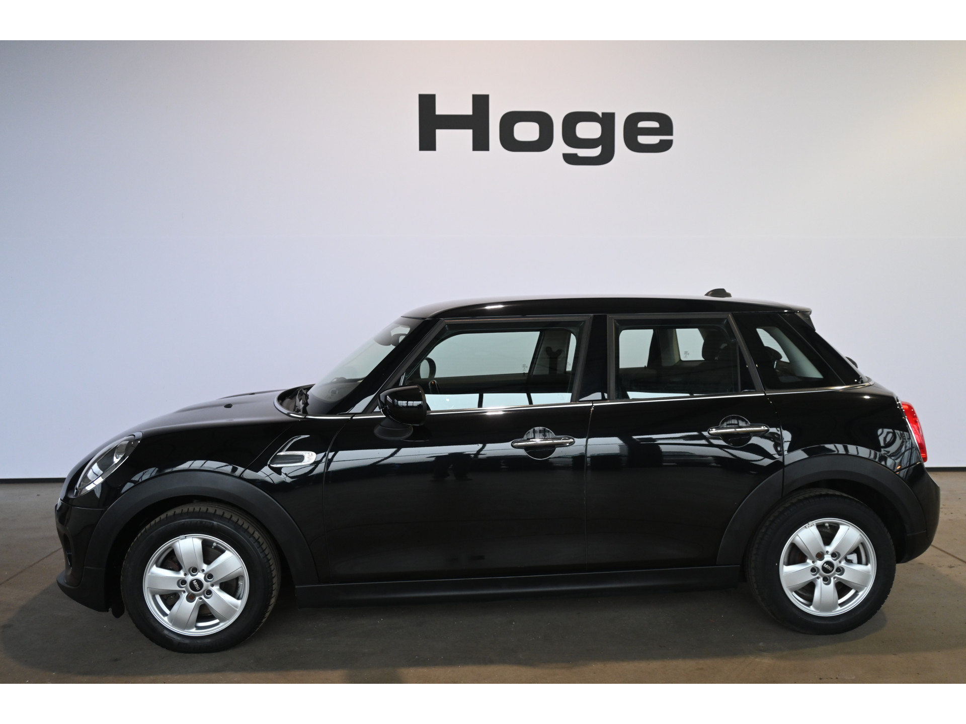 MINI Mini 1.5 Cooper Airco Navigatie LED Cruise Control Direct Leverbaar! Rijklaarprijs Inruil Mogelijk!