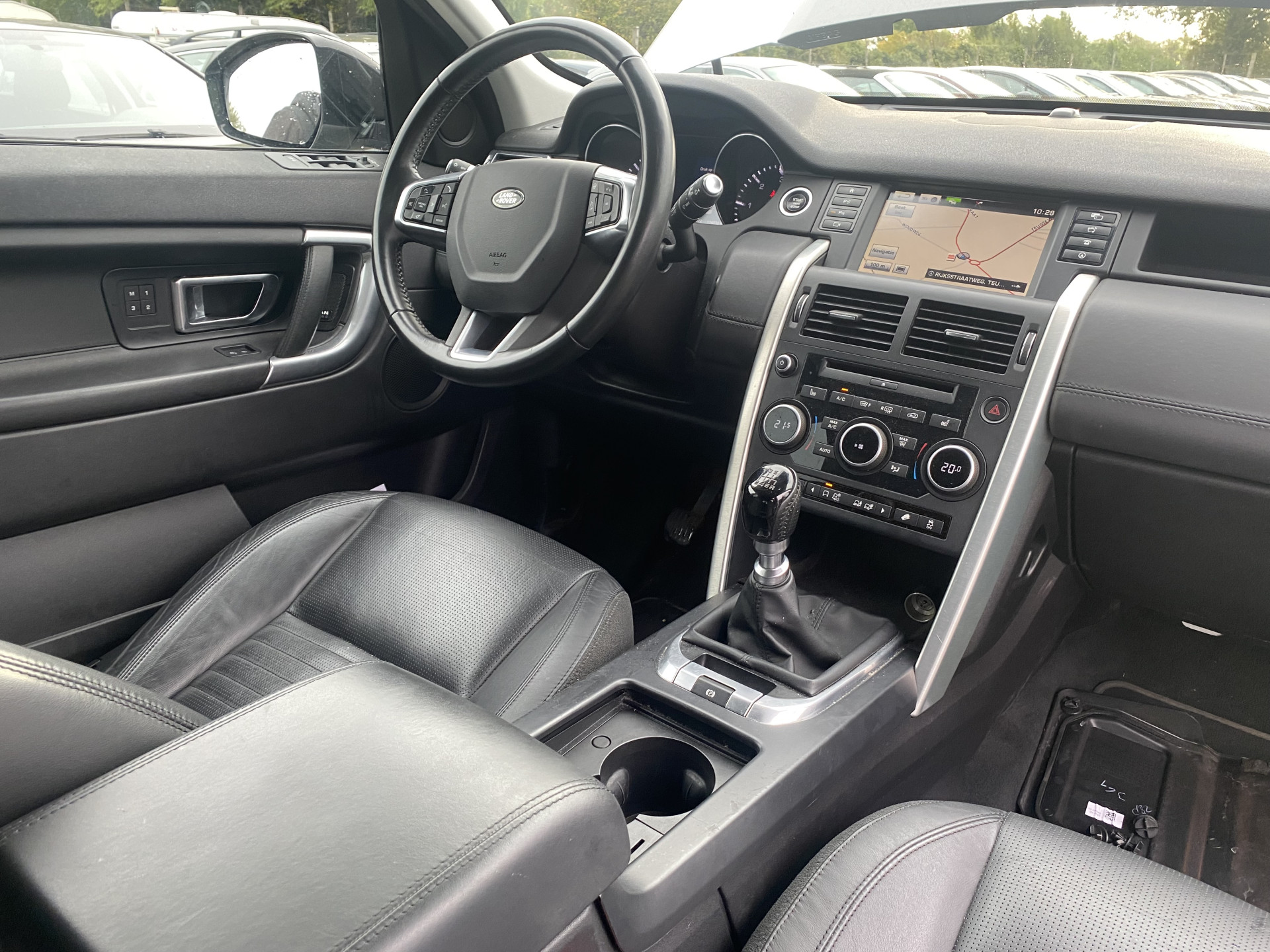 Land Rover Discovery Sport 2.0 TD4 HSE Luxury AWD [⚠️] *NAVI-FULLMAP | BI-XENON | LEATHER | MERIDIAN-SURROUND | CAMERA | ECC | PDC | CRUISE | LANE-ASSIST | MEMORY-PACK | PRIVACY-GLASS | TOWBAR | HEATED-COMFORTSEATS | LANE-ASSIST | 19"ALU*