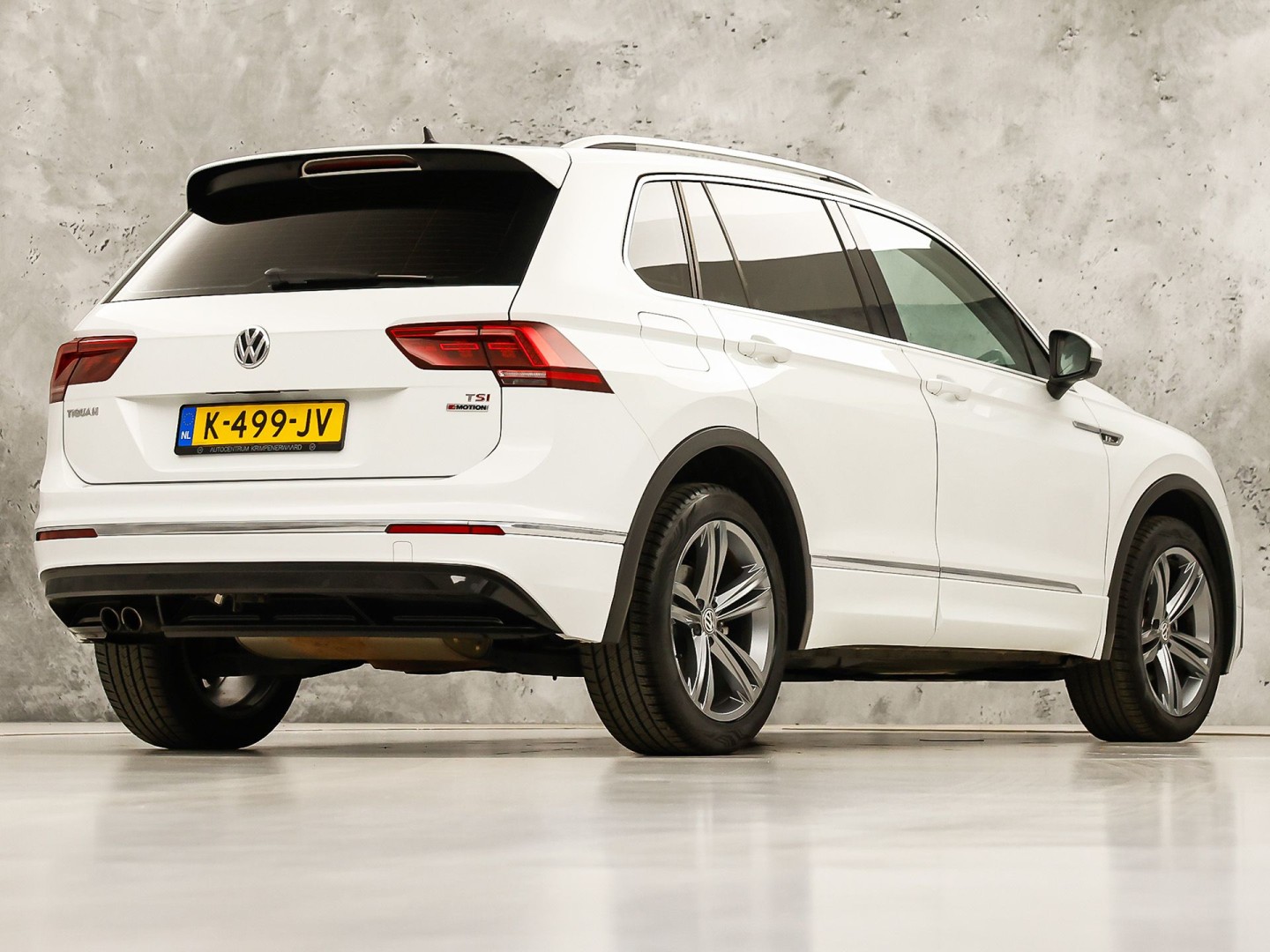 Volkswagen Tiguan 1.4 TSI 4Motion R-Line Sport 150Pk Automaat (VIRTUAL COCKPIT, APPLE CARPLAY, MODE KNOP, GROOT NAVI, ALCANTARA, STOELVERWARMING, SPORTSTOELEN, GETINT GLAS, ADAPTIVE CRUISE, NIEUWSTAAT)