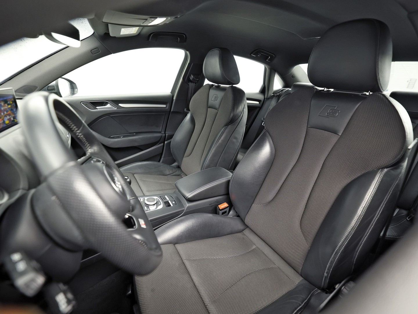 Audi A3 Limousine 1.4 TFSI S-Line Sport 150Pk (2X S-LINE, GROOT NAVI, BANG&OLUFSEN, KEYLESS, AFGEVLAKT STUUR, STOELVERWARMING, PARKEERSENSOREN, SPORTSTOELEN, LM VELGEN, NIEUWE APK)