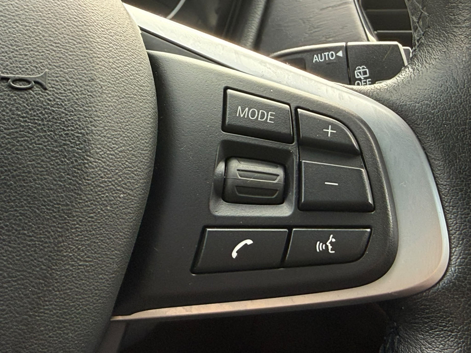 BMW X1 xDrive20i xLine | 3E EIGENAAR | 3/6/12MND GARANTIE| PANO DAK | HEAD UP | LEDER | NAVI |