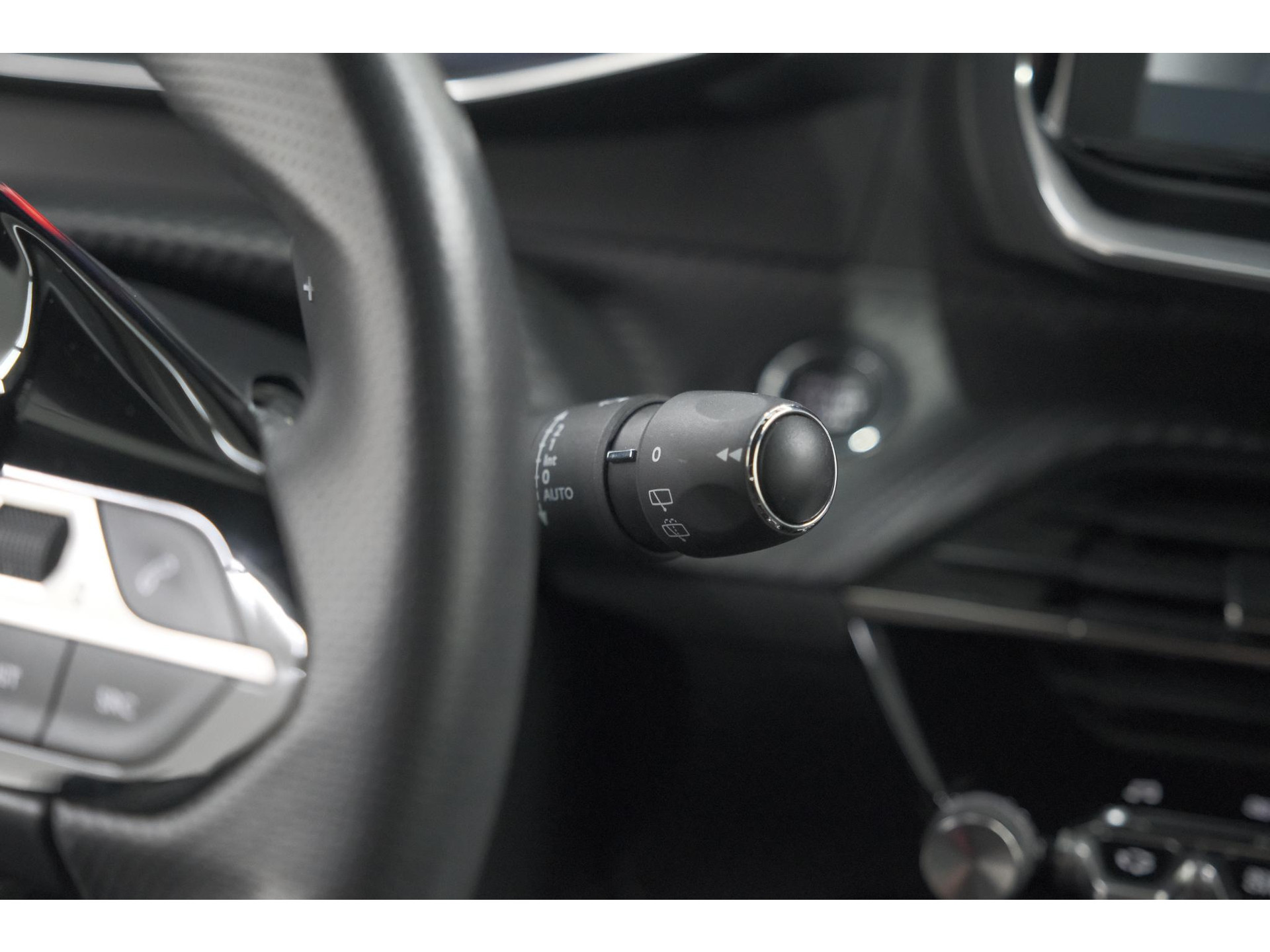 Peugeot 208 PureTech 100 EAT8 GT | Camera | Dodehoekdetectie | Navigatie | Apple Carplay