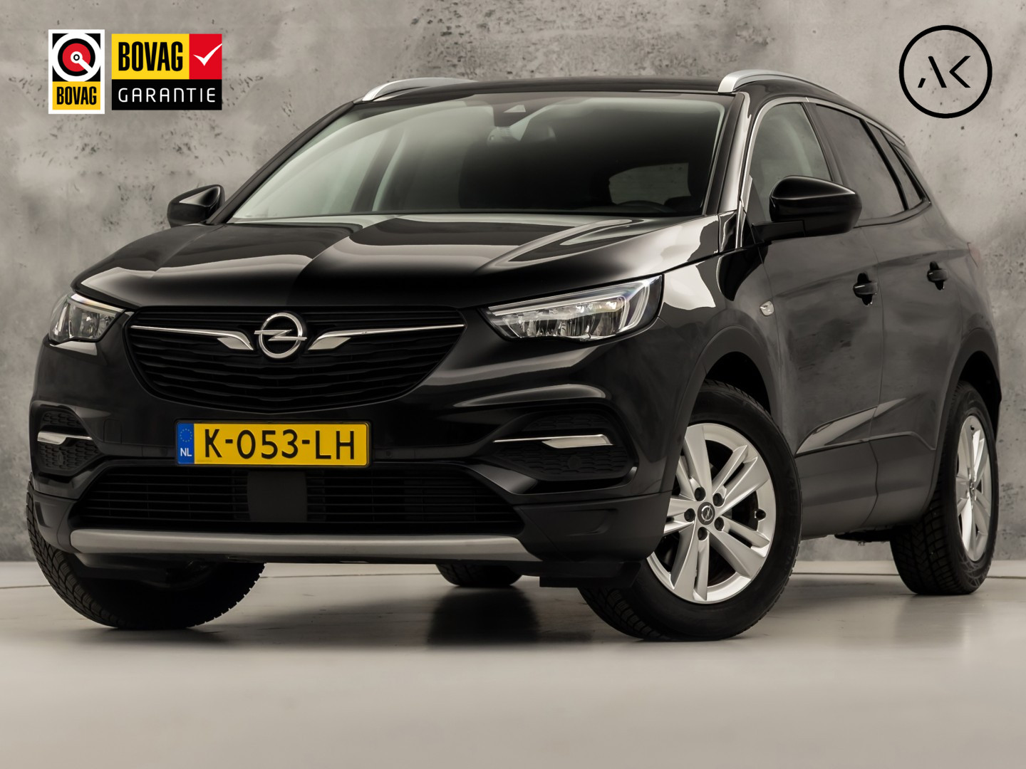 Opel Grandland X 1.2 Innovation Turbo Sport (APPLE CARPLAY, GROOT NAVI, CLIMATE, LEDER, CAMERA, SPORTSTOELEN, GETINT GLAS, CRUISE, NIEUWSTAAT)