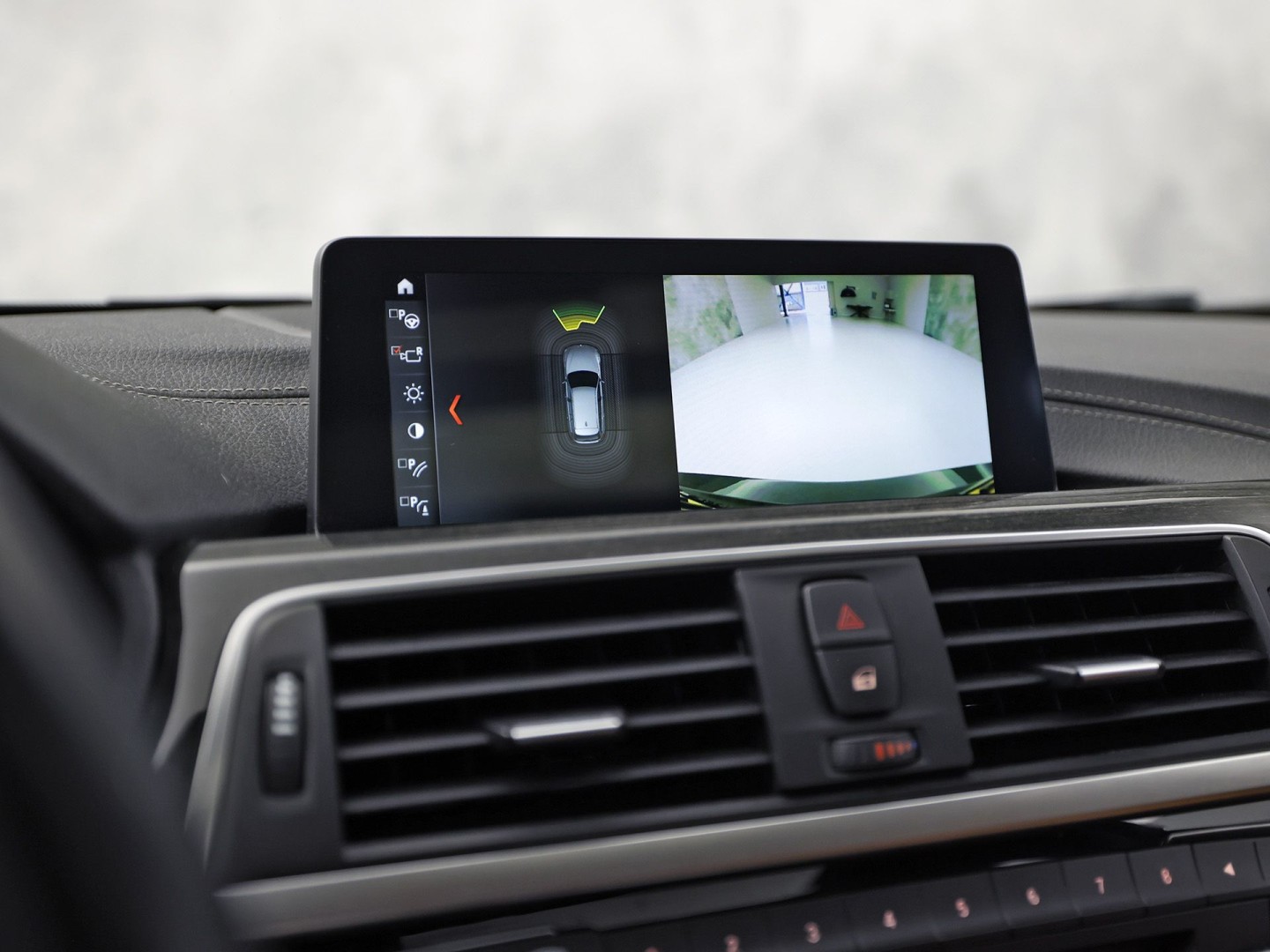 BMW 3 Serie 318i M Sport Automaat (PANORAMADAK, M PAKKET, GROOT NAVI, CAMERA, DEALER ONDERHOUDEN, COGNAC LEDER, SPORTSTOELEN, STOELVERWARMING, VIRTUAL COCKPIT, NIEUWSTAAT)