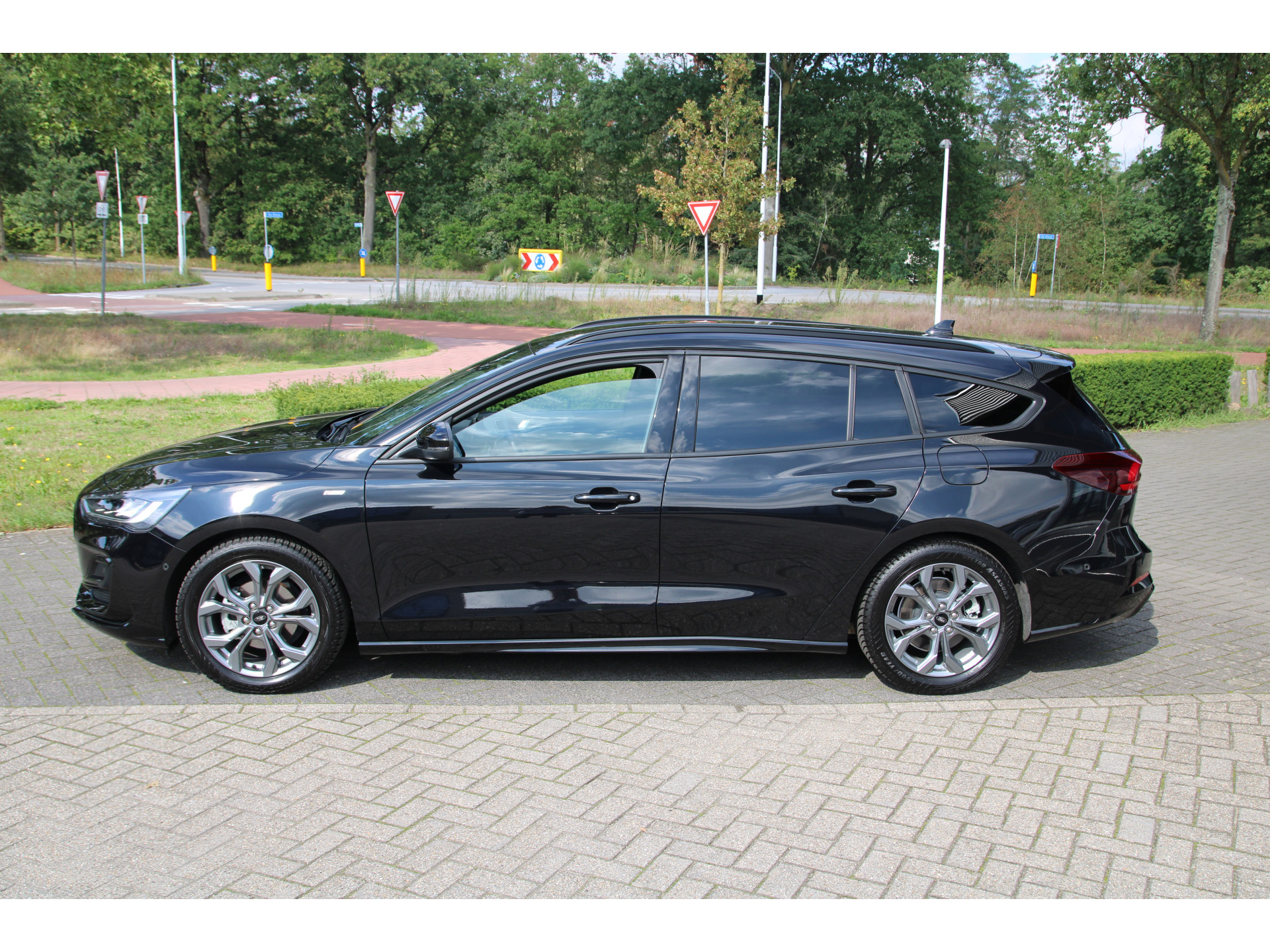 Ford Focus Wagon 1.0 EcoBoost 155 PK AUT. Hybrid ST Line X TREKHAAK AFNEEMBAAR | WINTER-PACK | HEAD-UP